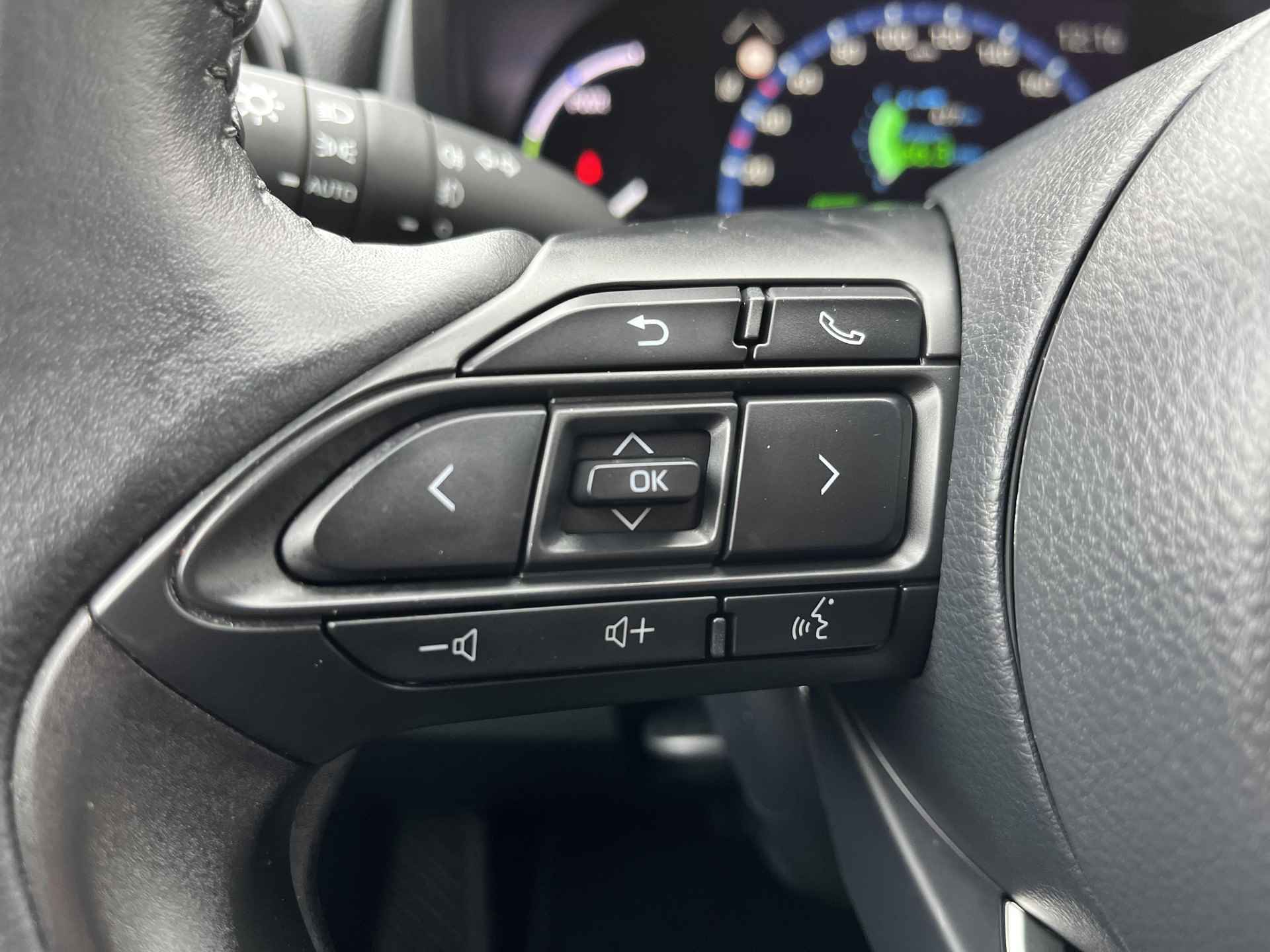 Toyota Yaris Cross 1.5 Hybrid Dynamic | Navigatie | Apple CarPlay/Android auto | Achteruitrijcamera - 25/31