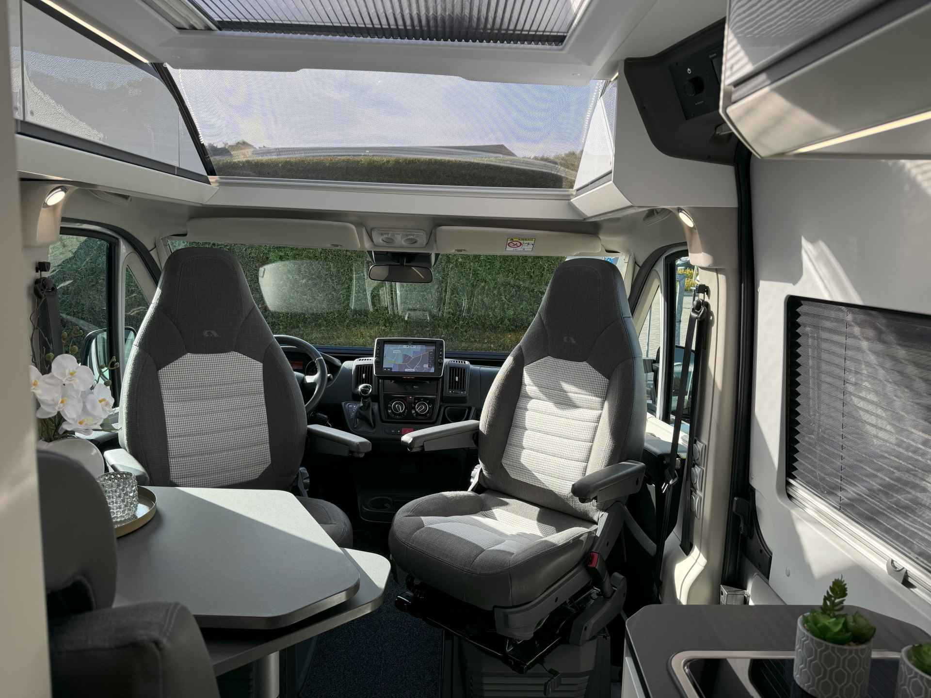 Adria Twin Supreme 640 SLB 160 pk AUTOMAAT 9-Traps Euro6 Fiat Ducato Maxi **Enkele lengtebedden/4 zitplaatsen/Lithium/Maxxfan/Afn. Tre - 11/66