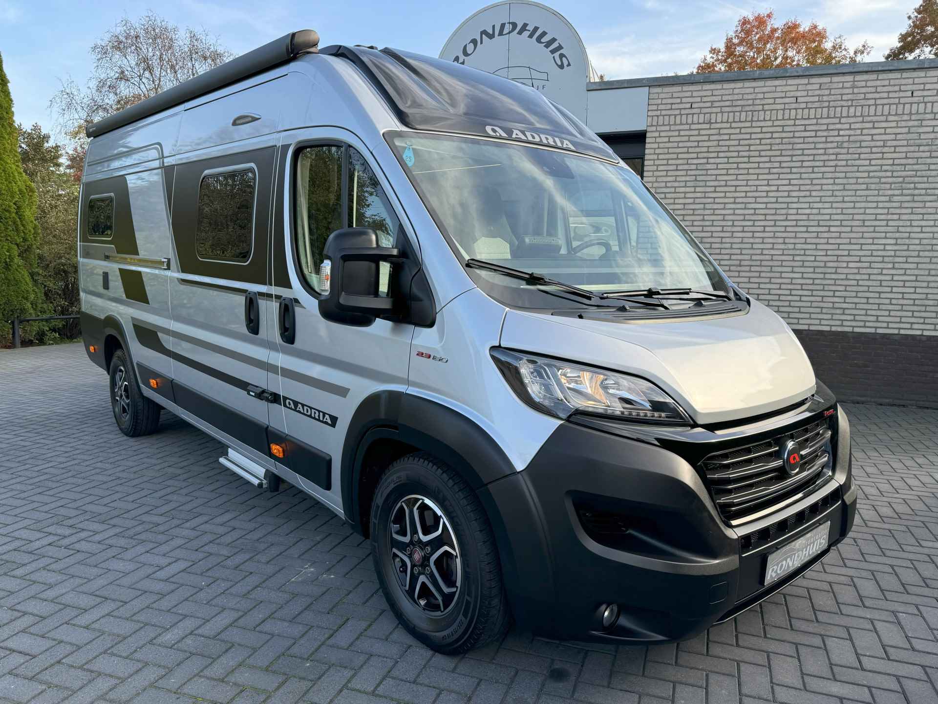 Adria Twin Supreme 640 SLB 160 pk AUTOMAAT 9-Traps Euro6 Fiat Ducato Maxi **Enkele lengtebedden/4 zitplaatsen/Lithium/Maxxfan/Afn. Tre - 46/66