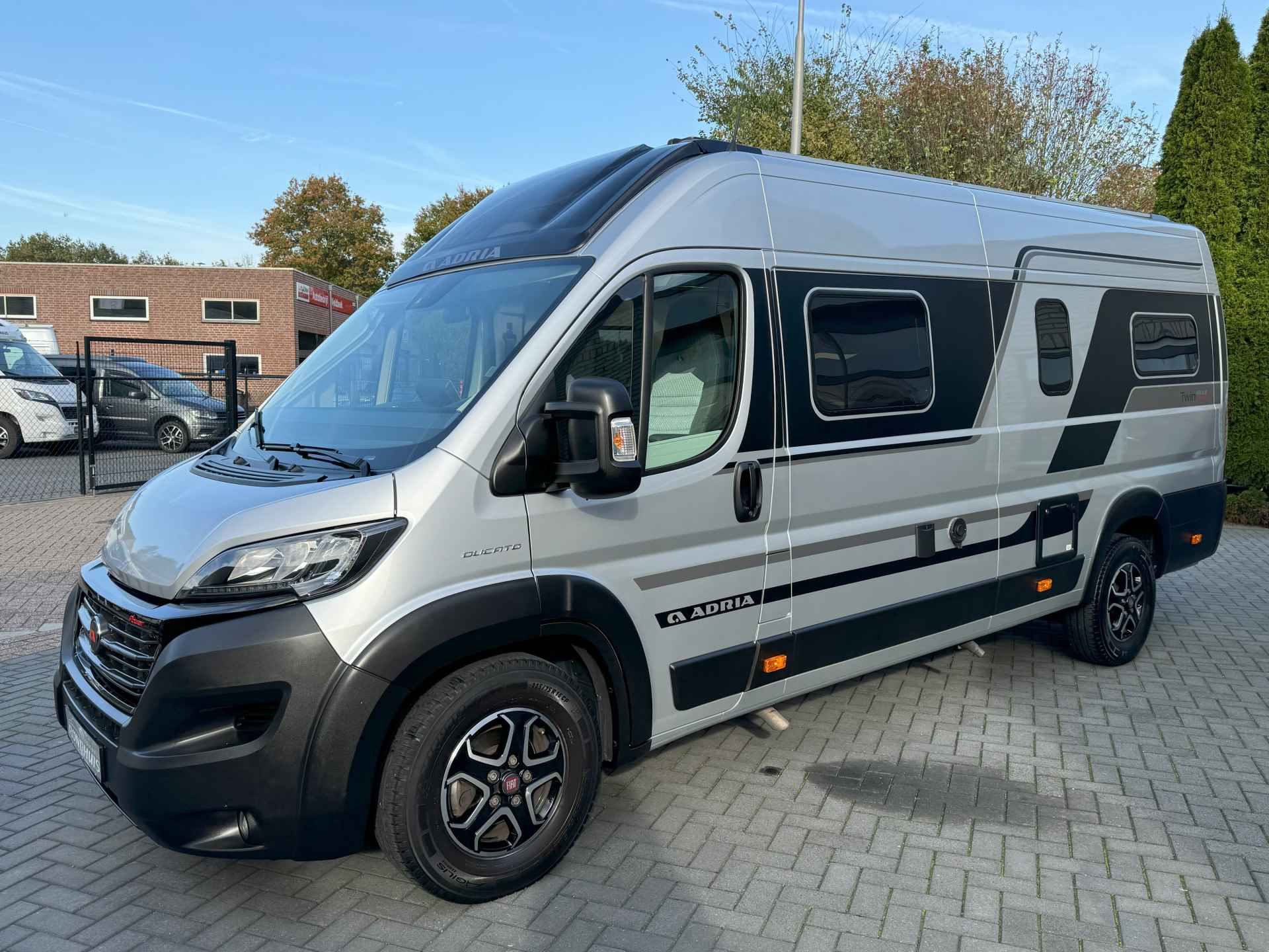 Adria Twin Supreme 640 SLB 160 pk AUTOMAAT 9-Traps Euro6 Fiat Ducato Maxi **Enkele lengtebedden/4 zitplaatsen/Lithium/Maxxfan/Afn. Tre - 48/66