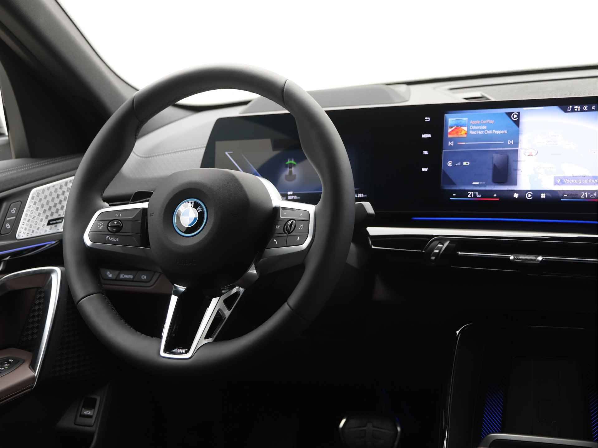 BMW iX2 eDrive20 M Sport - Driving Assistant Professional - 6/26