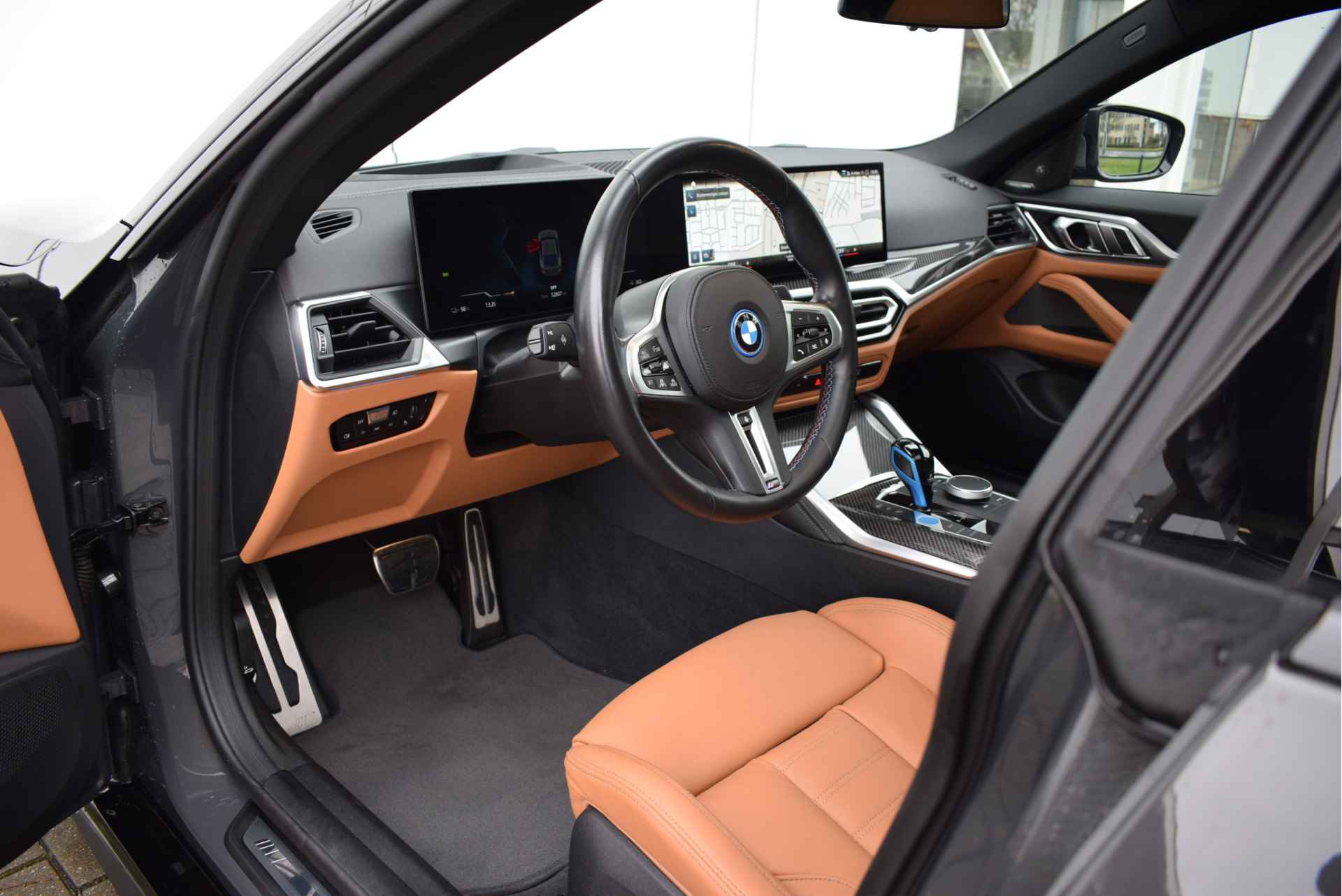 BMW i4 M50 High Executive 84 kWh / BMW M 50 Jahre uitvoering / Schuif-kanteldak / Laserlight / M Sportstoelen / Parking Assistant Plus / Driving Assistant Professional - 5/35