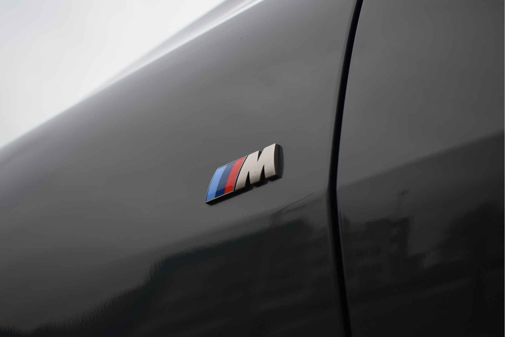 BMW i4 M50 High Executive 84 kWh / BMW M 50 Jahre uitvoering / Schuif-kanteldak / Laserlight / M Sportstoelen / Parking Assistant Plus / Driving Assistant Professional - 15/35