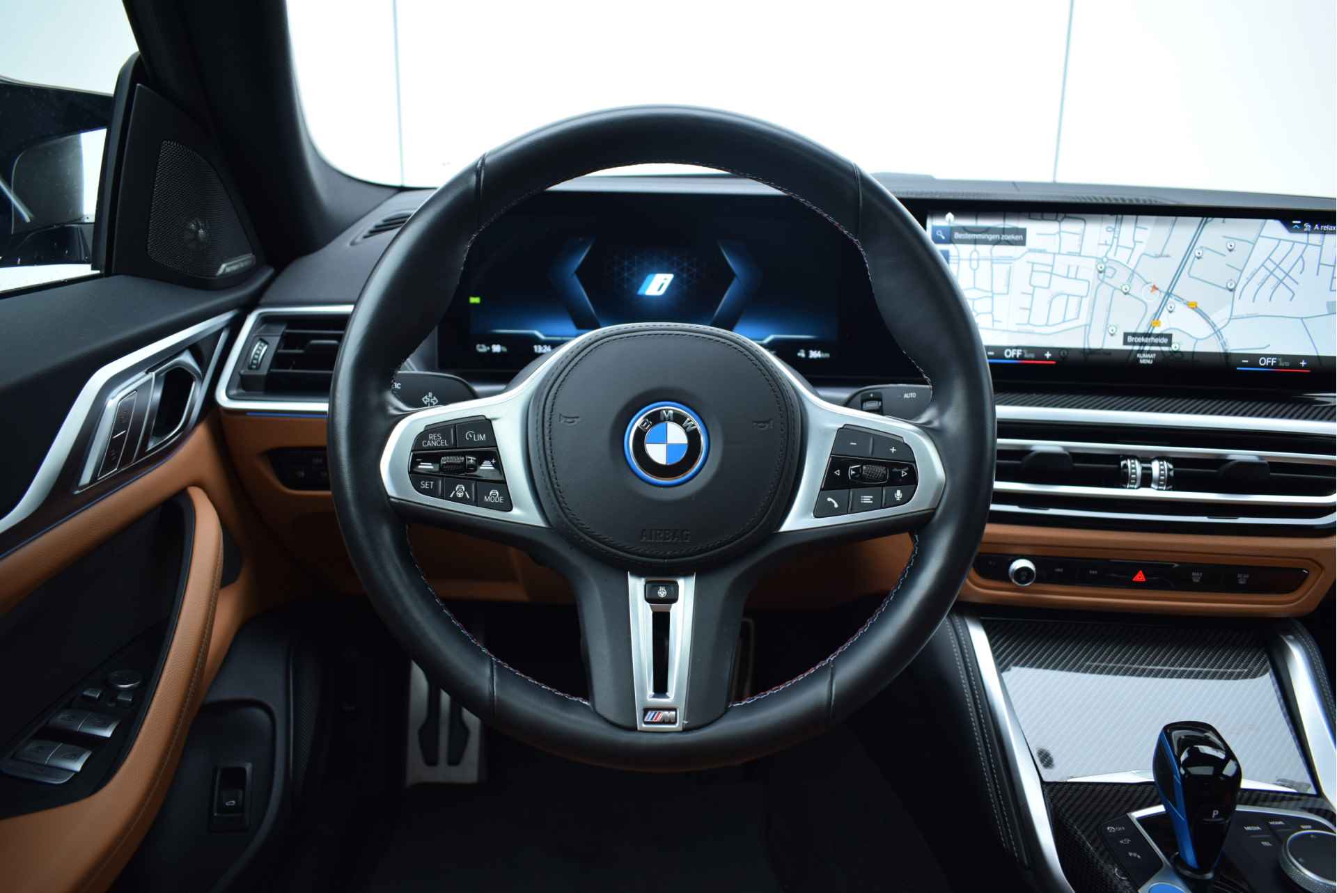 BMW i4 M50 High Executive 84 kWh / BMW M 50 Jahre uitvoering / Schuif-kanteldak / Laserlight / M Sportstoelen / Parking Assistant Plus / Driving Assistant Professional - 16/35
