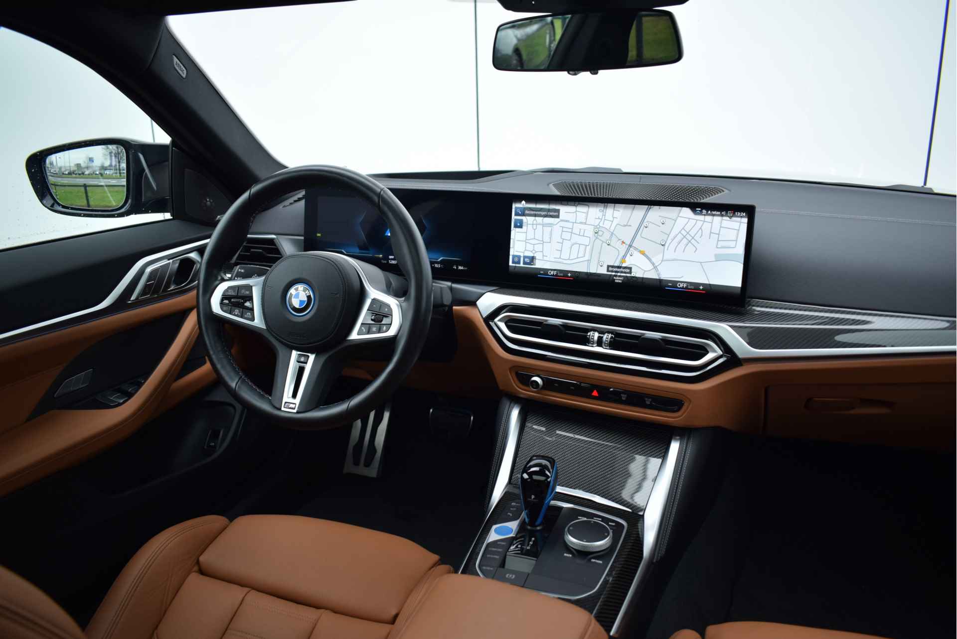 BMW i4 M50 High Executive 84 kWh / BMW M 50 Jahre uitvoering / Schuif-kanteldak / Laserlight / M Sportstoelen / Parking Assistant Plus / Driving Assistant Professional - 17/35