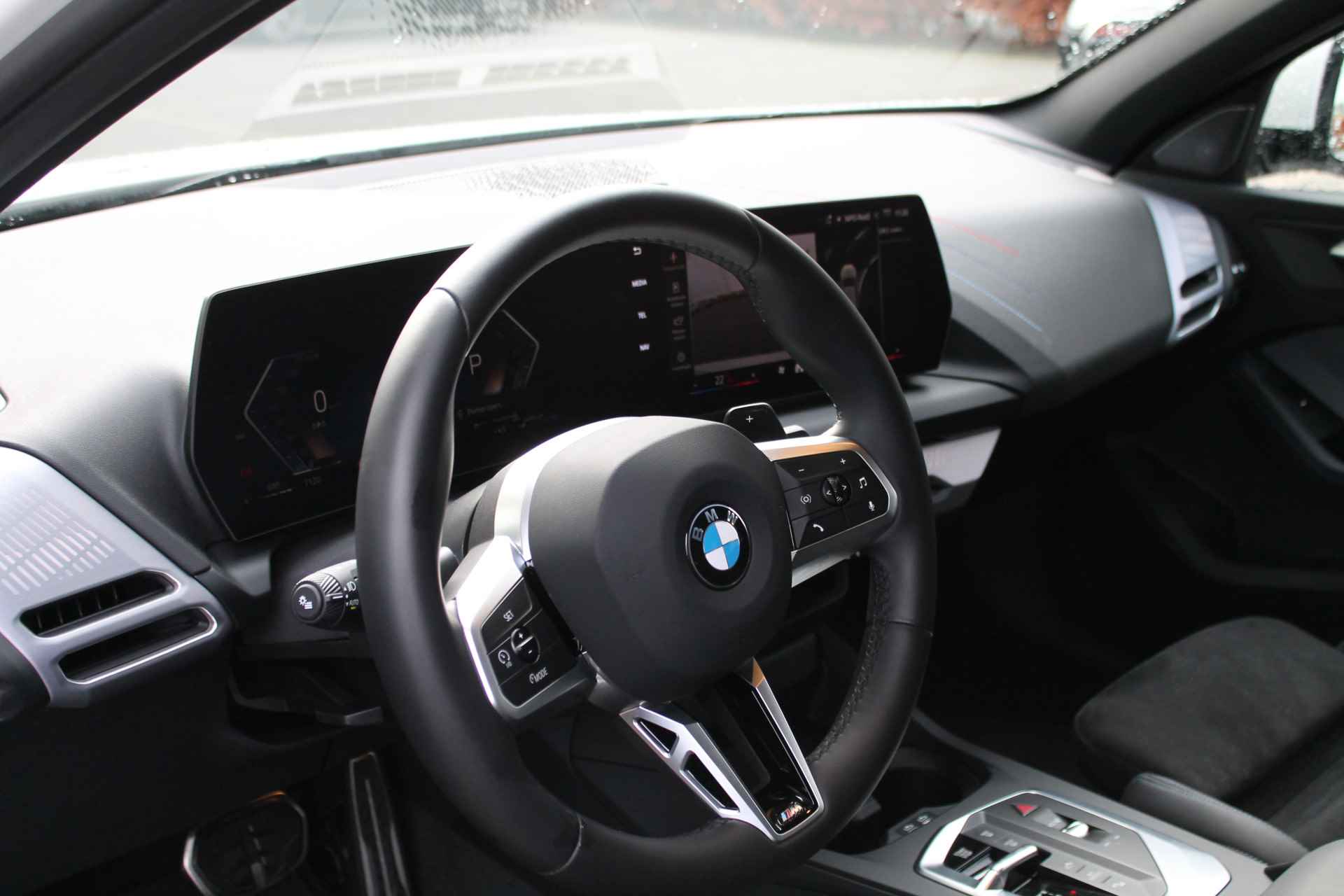 BMW 1-serie 120 High Executive M Sport Automaat / Sportstoelen / Stoelverwarming / M Adaptief onderstel / Adaptieve LED / Parking Assistant / Harman Kardon / Comfort Access - 9/14