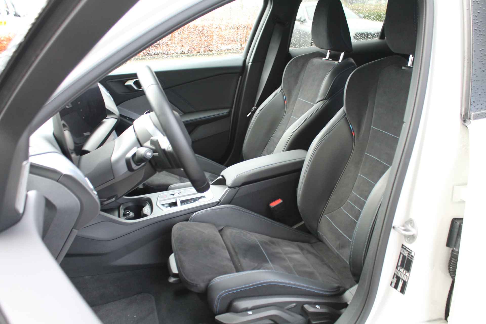 BMW 1-serie 120 High Executive M Sport Automaat / Sportstoelen / Stoelverwarming / M Adaptief onderstel / Adaptieve LED / Parking Assistant / Harman Kardon / Comfort Access - 11/14