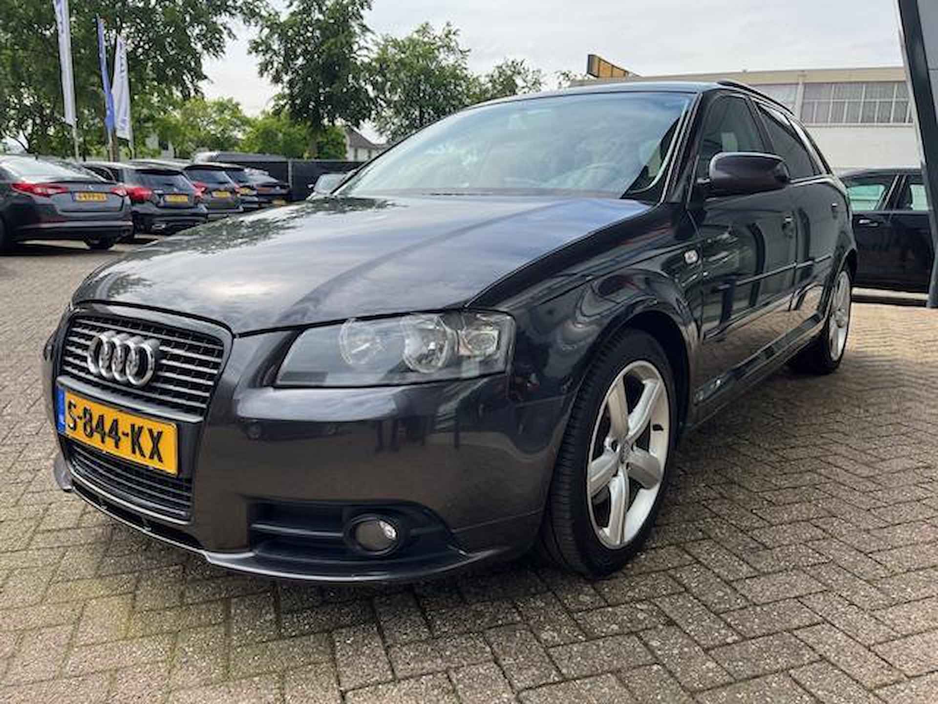 Audi A3 Sportback 1.8 TFSI Attraction - 8/17