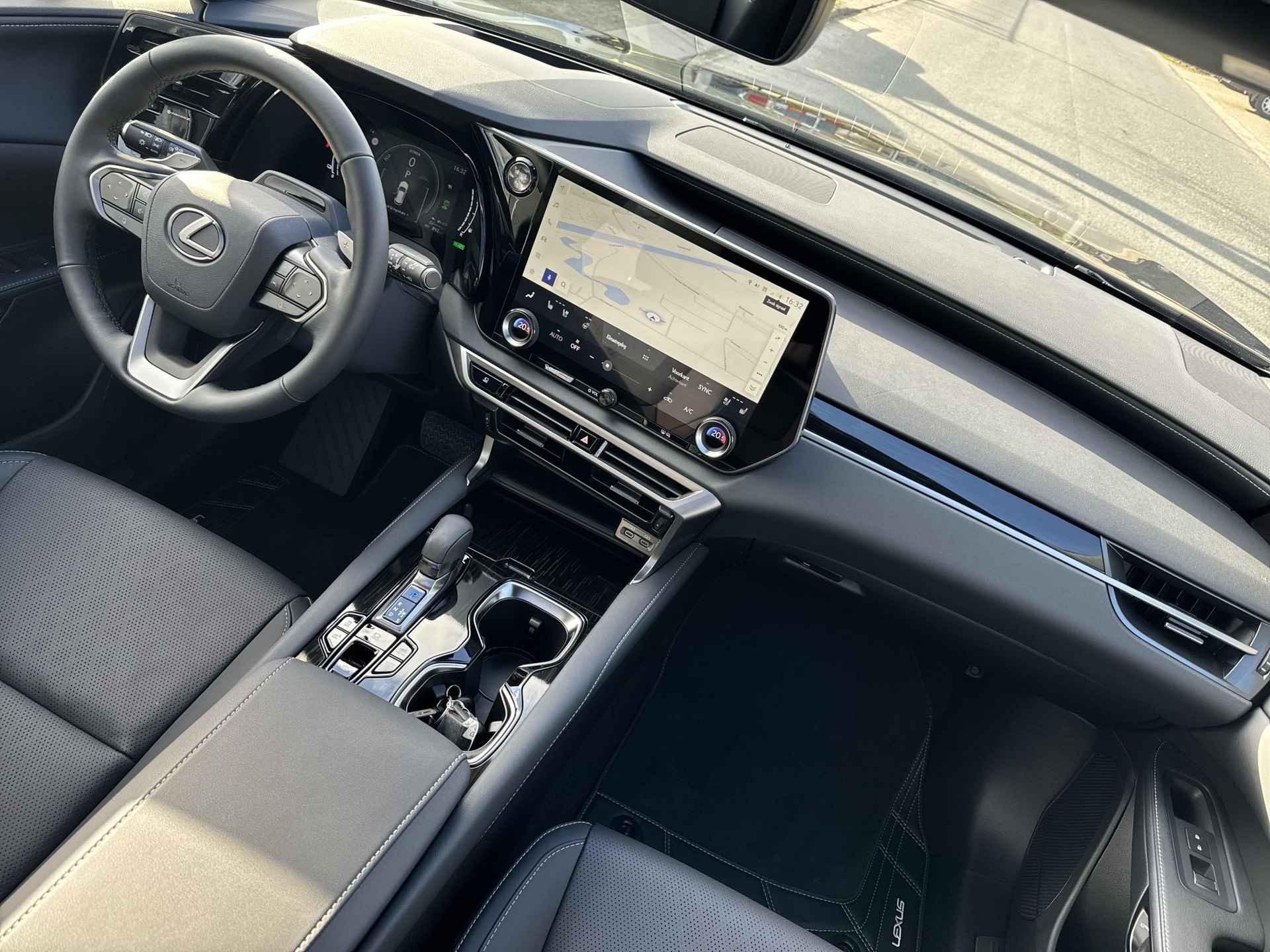Lexus RX 450h+ Plug-in Hybrid F Sport Design Panorama - 10/46