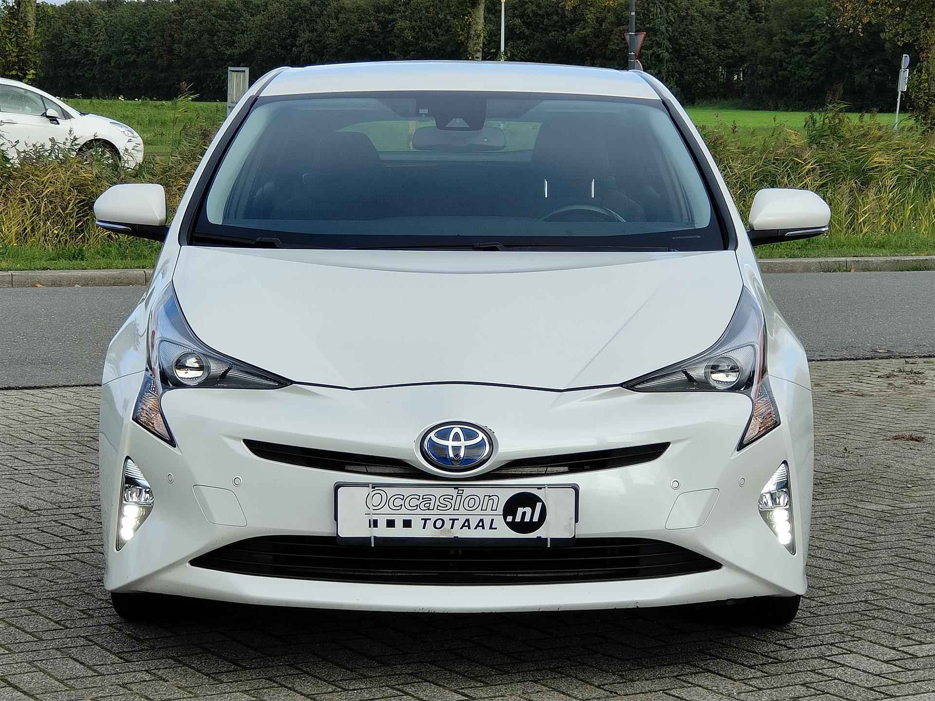 Toyota Prius 1.8 Hybrid Dynamic | HUD | Trekhaak | Camera | Lane assist - 2/20