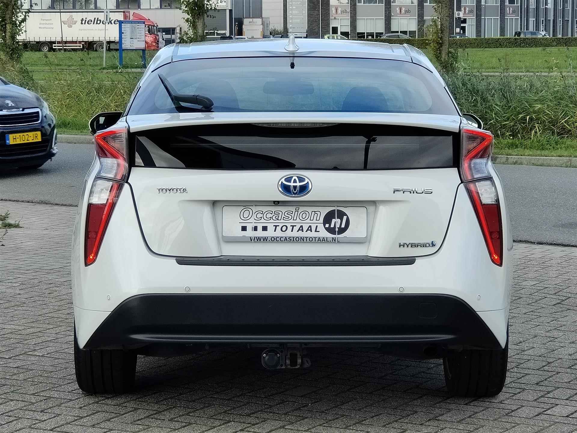 Toyota Prius 1.8 Hybrid Dynamic | HUD | Trekhaak | Camera | Lane assist - 5/20