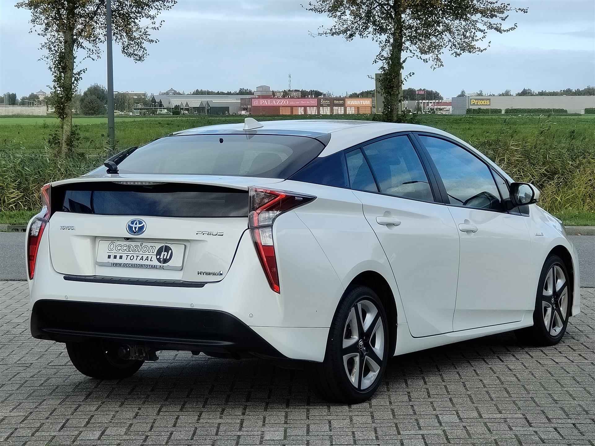 Toyota Prius 1.8 Hybrid Dynamic | HUD | Trekhaak | Camera | Lane assist - 6/20