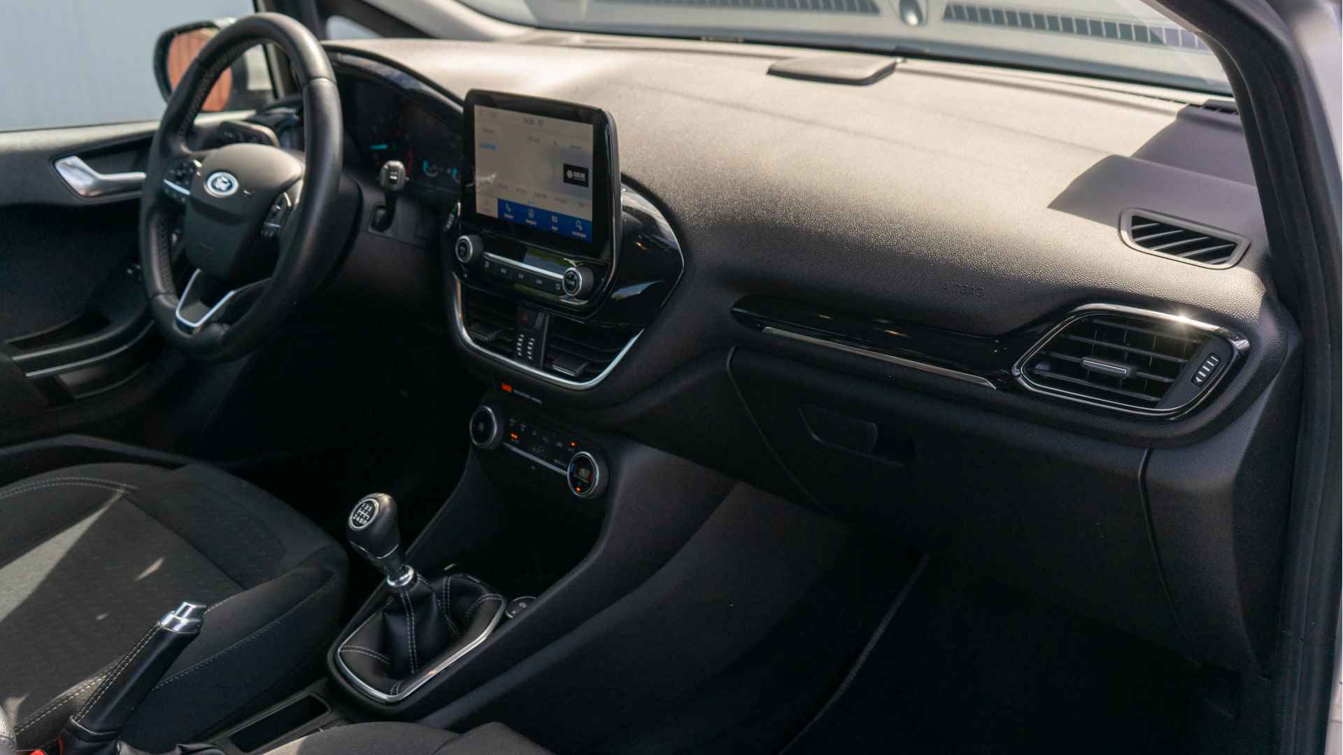 Ford Fiesta 1.0 EcoBoost Titanium | Camera | Parkeersensoren voor en achter | Trekhaak met afneembare kogel | Verwarmbare voorruit | Dealer onderhouden | - 6/26