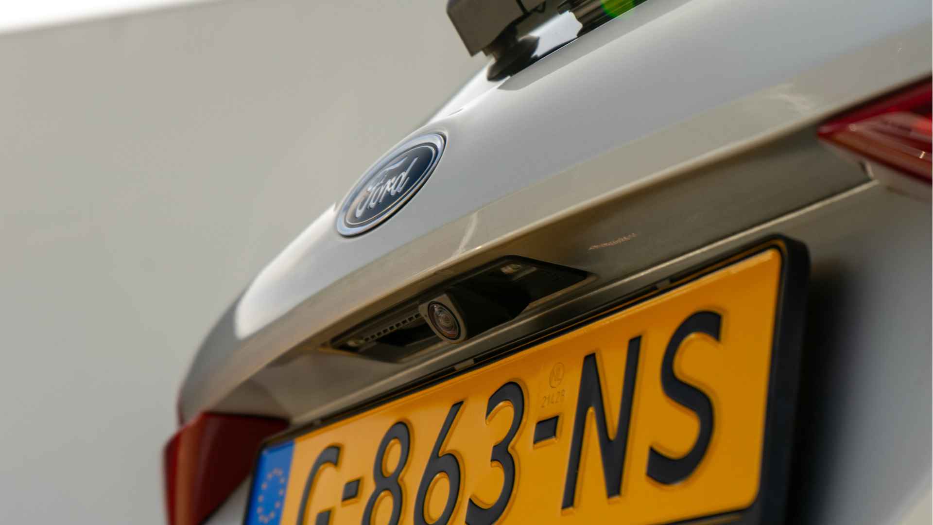 Ford Fiesta 1.0 EcoBoost Titanium | Camera | Parkeersensoren voor en achter | Trekhaak met afneembare kogel | Verwarmbare voorruit | Dealer onderhouden | - 9/26