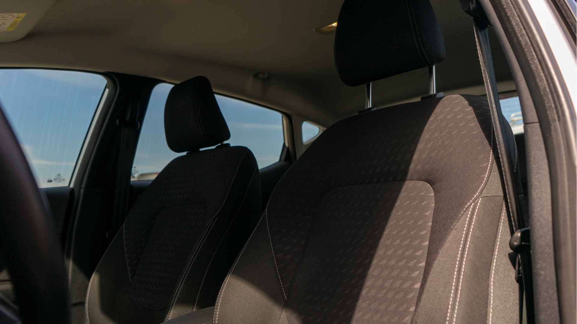 Ford Fiesta 1.0 EcoBoost Titanium | Camera | Parkeersensoren voor en achter | Trekhaak met afneembare kogel | Verwarmbare voorruit | Dealer onderhouden | - 14/26