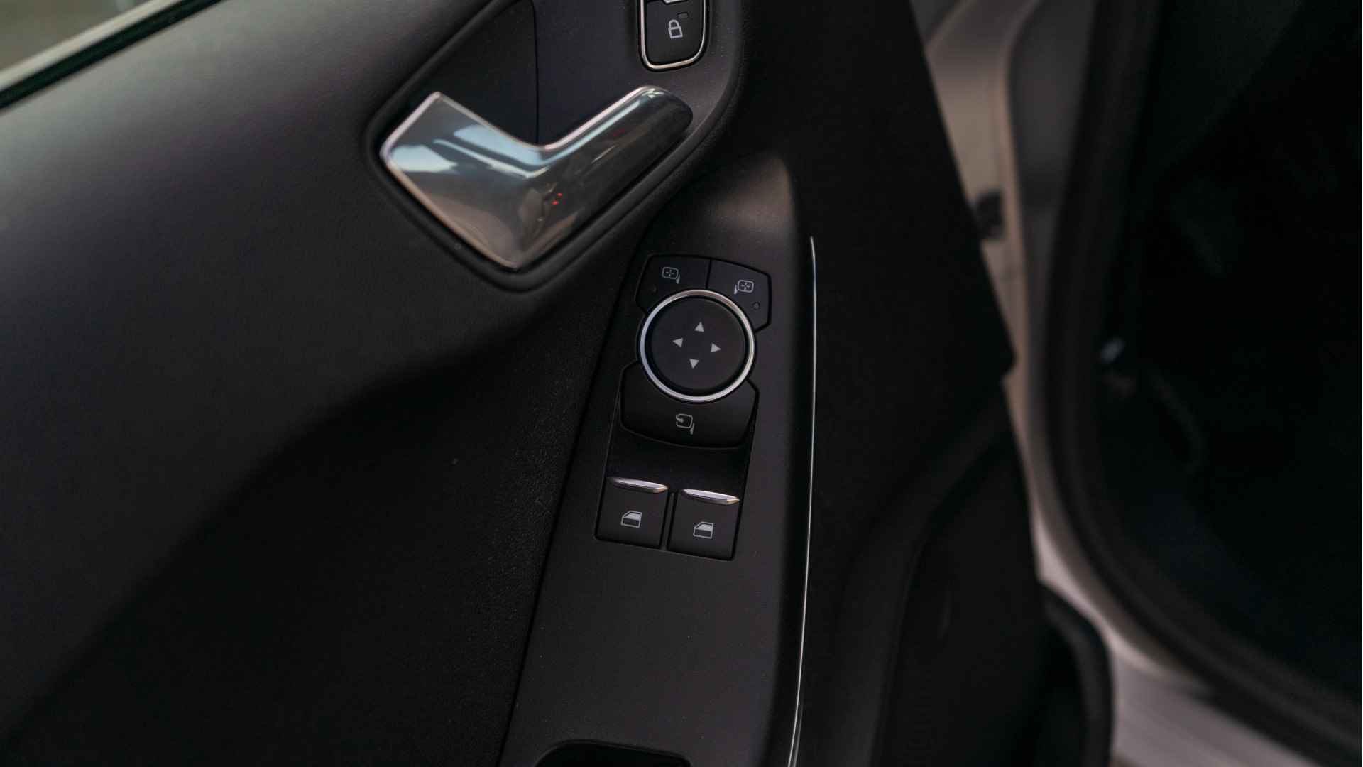 Ford Fiesta 1.0 EcoBoost Titanium | Camera | Parkeersensoren voor en achter | Trekhaak met afneembare kogel | Verwarmbare voorruit | Dealer onderhouden | - 15/26