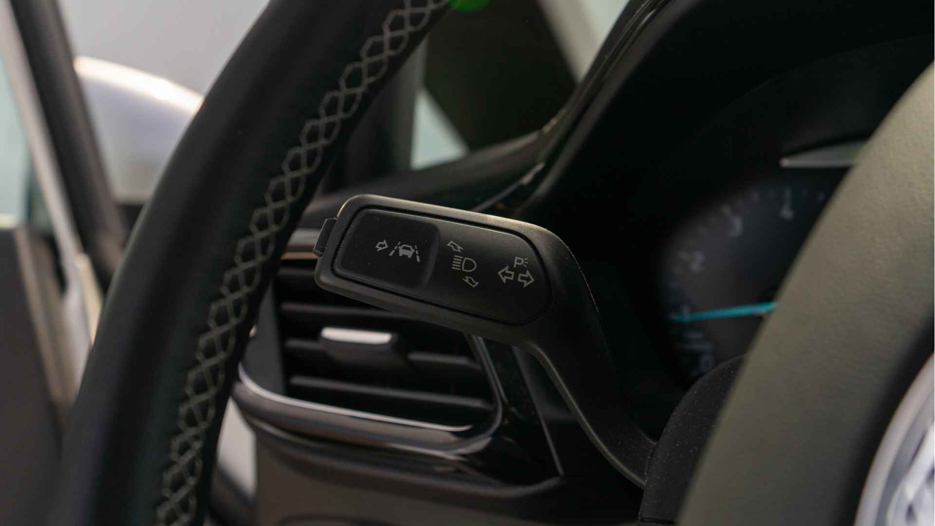 Ford Fiesta 1.0 EcoBoost Titanium | Camera | Parkeersensoren voor en achter | Trekhaak met afneembare kogel | Verwarmbare voorruit | Dealer onderhouden | - 16/26