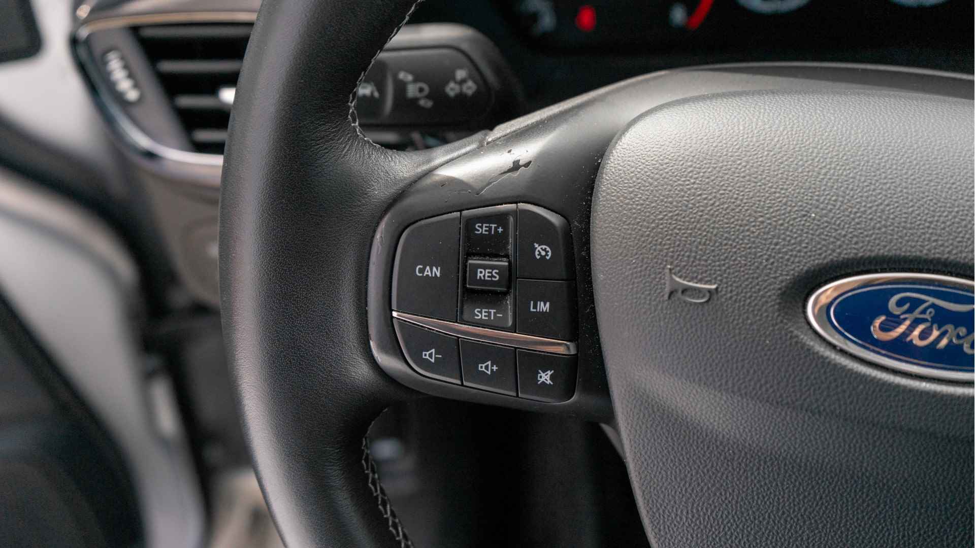 Ford Fiesta 1.0 EcoBoost Titanium | Camera | Parkeersensoren voor en achter | Trekhaak met afneembare kogel | Verwarmbare voorruit | Dealer onderhouden | - 17/26