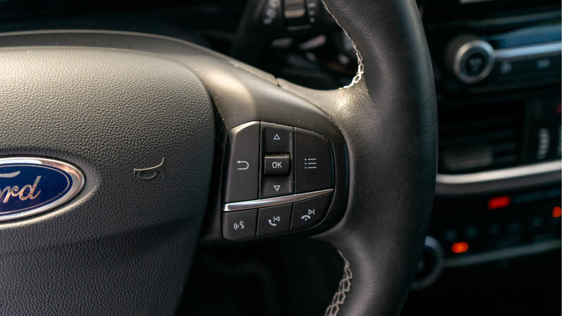 Ford Fiesta 1.0 EcoBoost Titanium | Camera | Parkeersensoren voor en achter | Trekhaak met afneembare kogel | Verwarmbare voorruit | Dealer onderhouden | - 19/26