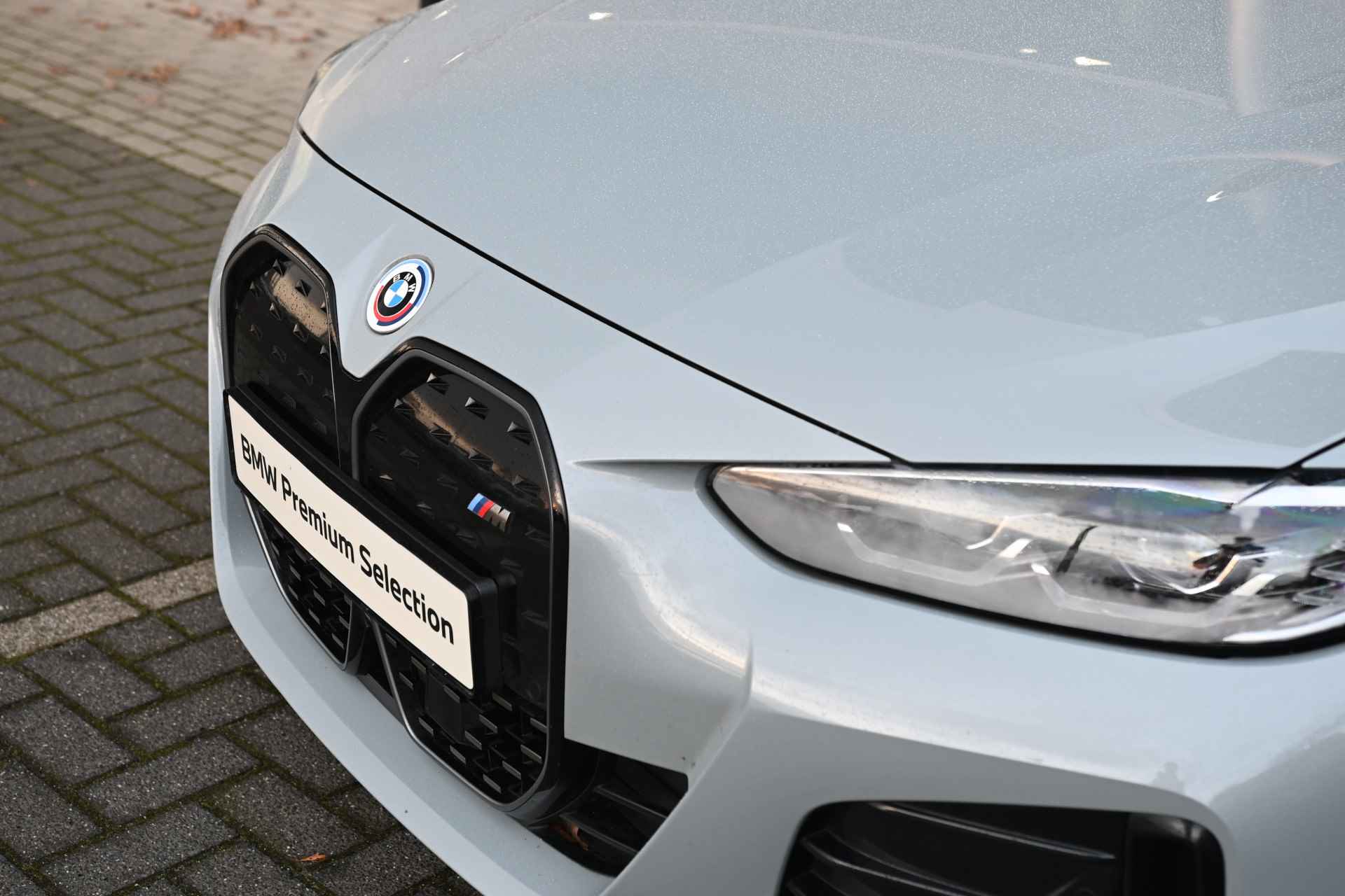 BMW i4 M50 / BMW M 50 Jahre uitvoering / Schuif-kanteldak / M Adaptief onderstel / Live Cockpit Plus / Parking Assistant / Adaptive Cruise Control - 10/26