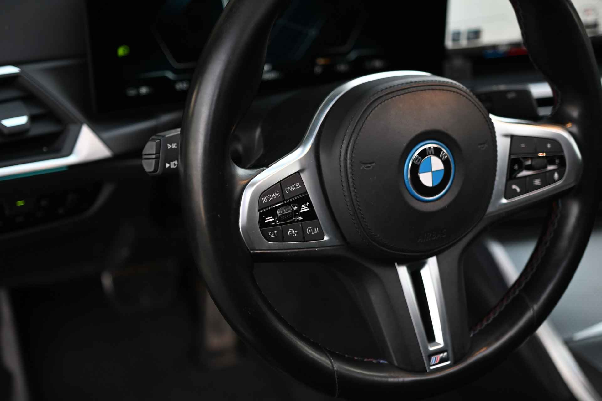 BMW i4 M50 / BMW M 50 Jahre uitvoering / Schuif-kanteldak / M Adaptief onderstel / Live Cockpit Plus / Parking Assistant / Adaptive Cruise Control - 12/26