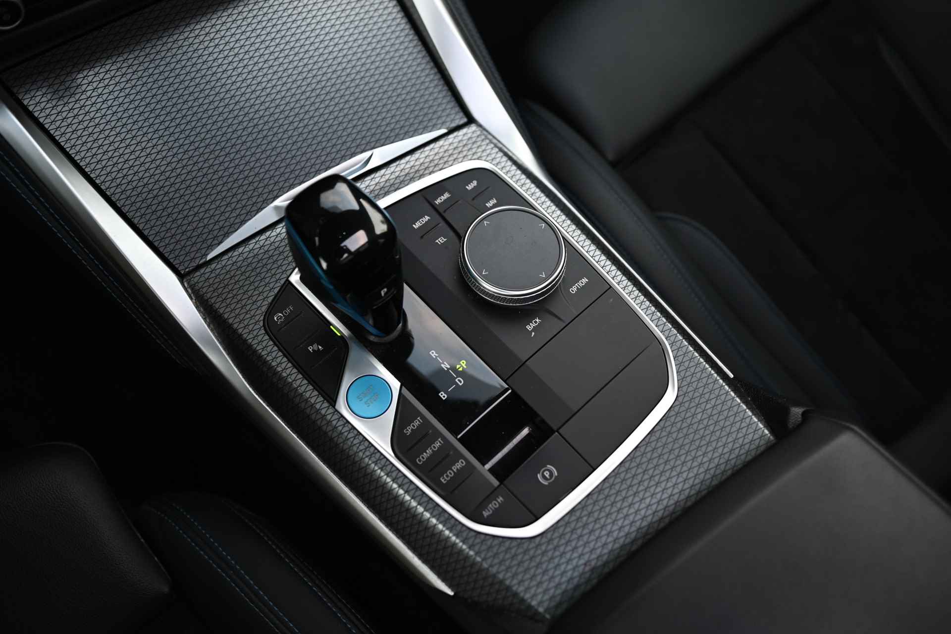 BMW i4 M50 / BMW M 50 Jahre uitvoering / Schuif-kanteldak / M Adaptief onderstel / Live Cockpit Plus / Parking Assistant / Adaptive Cruise Control - 15/26