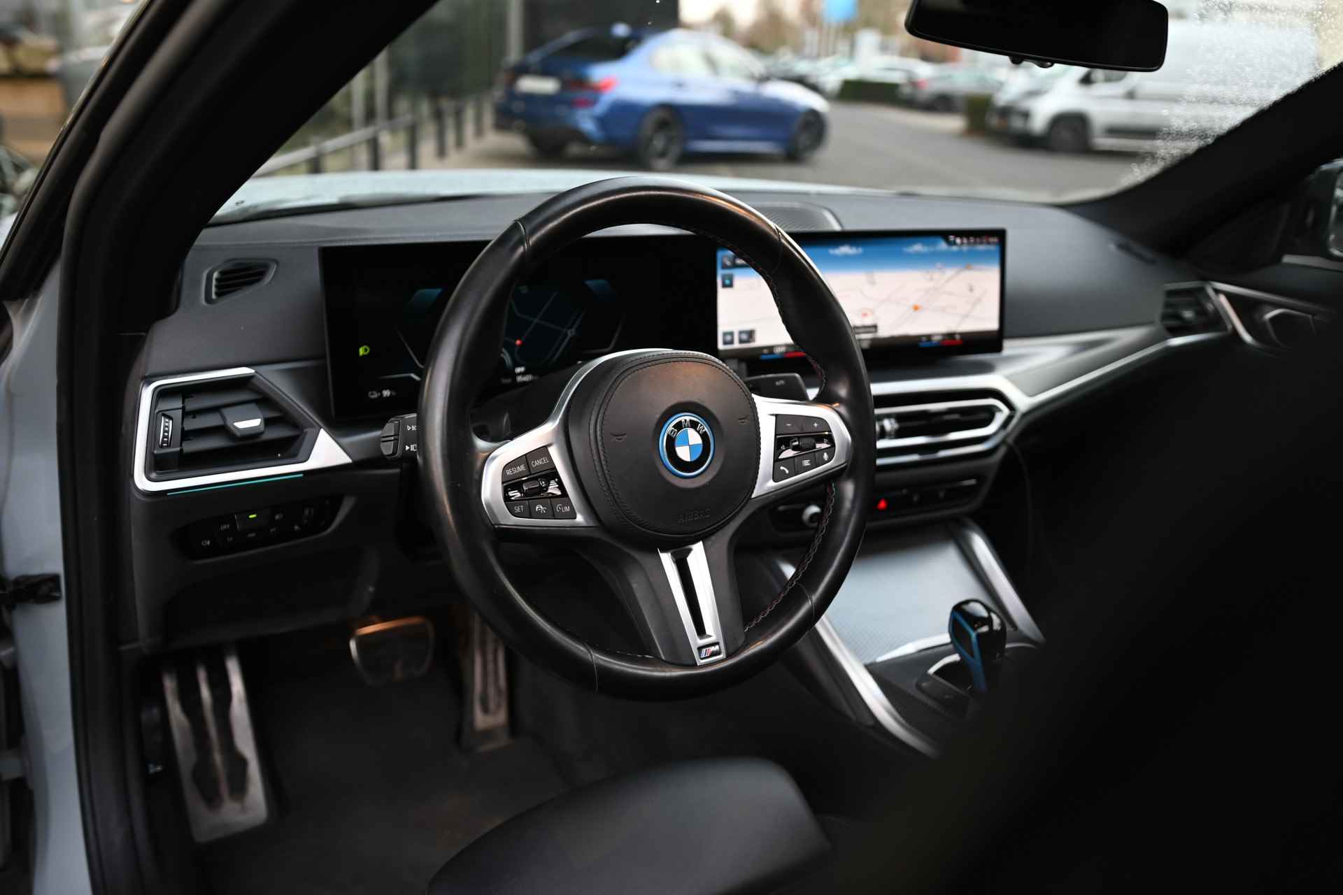 BMW i4 M50 / BMW M 50 Jahre uitvoering / Schuif-kanteldak / M Adaptief onderstel / Live Cockpit Plus / Parking Assistant / Adaptive Cruise Control - 18/26