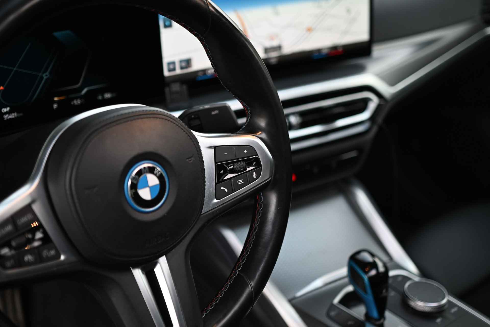 BMW i4 M50 / BMW M 50 Jahre uitvoering / Schuif-kanteldak / M Adaptief onderstel / Live Cockpit Plus / Parking Assistant / Adaptive Cruise Control - 20/26