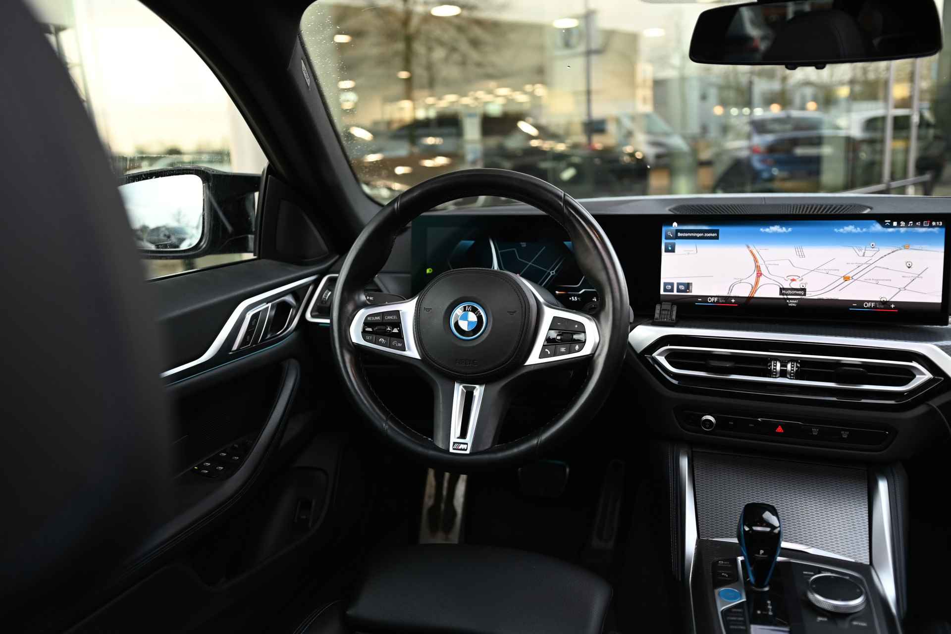 BMW i4 M50 / BMW M 50 Jahre uitvoering / Schuif-kanteldak / M Adaptief onderstel / Live Cockpit Plus / Parking Assistant / Adaptive Cruise Control - 25/26