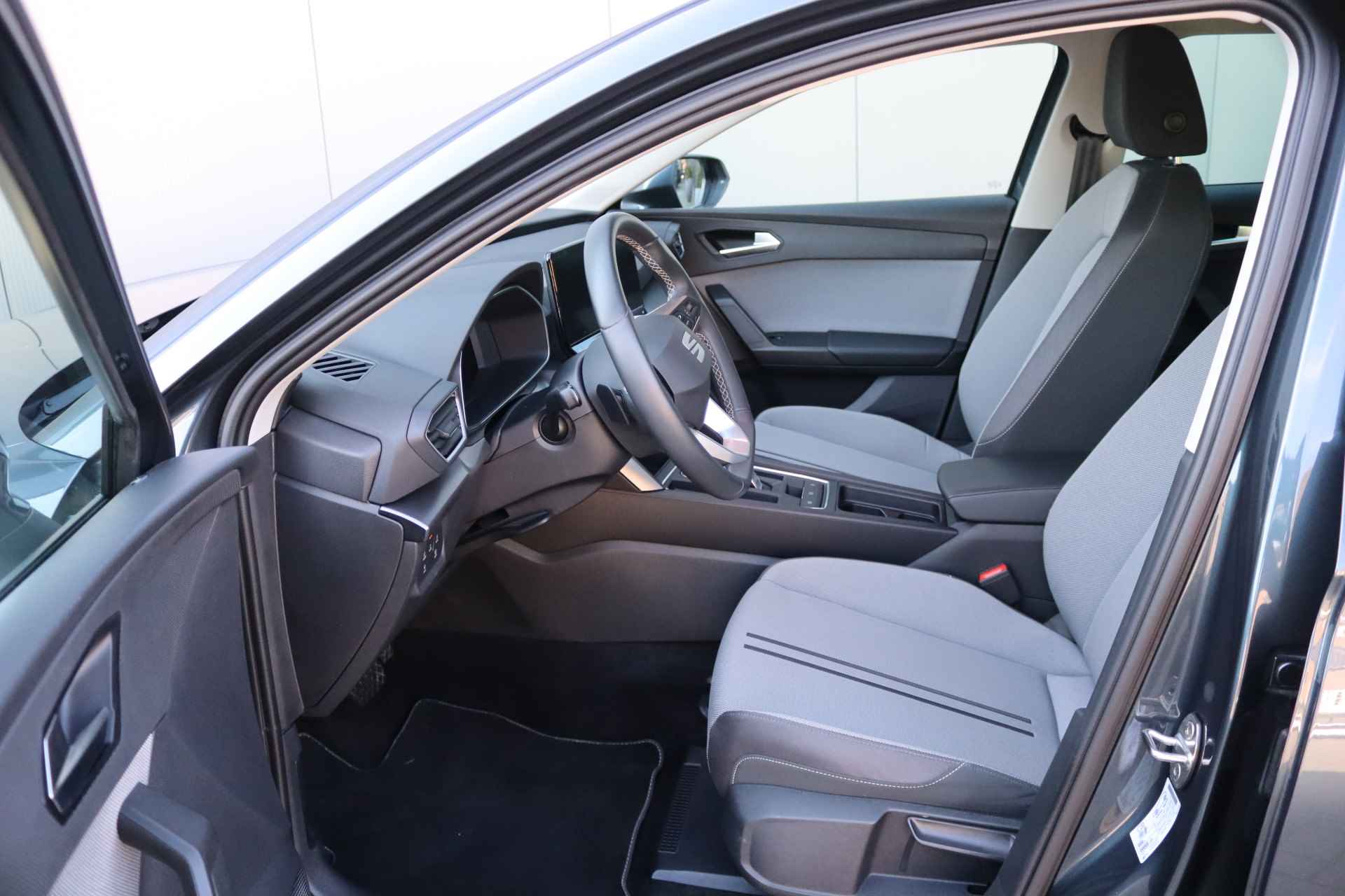 SEAT Leon Sportstourer 110PK eTSI Automaat Style Gr.-Navigatie/Parkeerhulp/LED/Carplay-Android - 7/31
