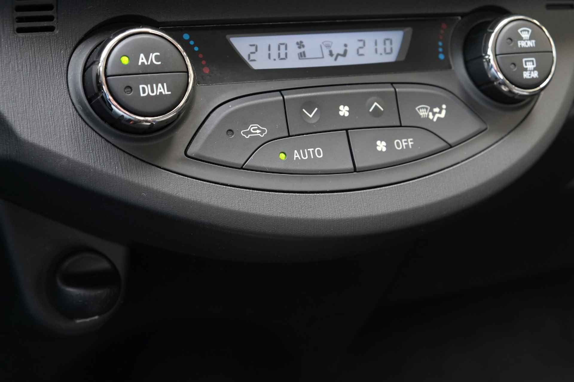 Toyota Yaris 1.5 Full Hybrid 100PK Aspiration Automaat | Climate Control | Cr - 28/40