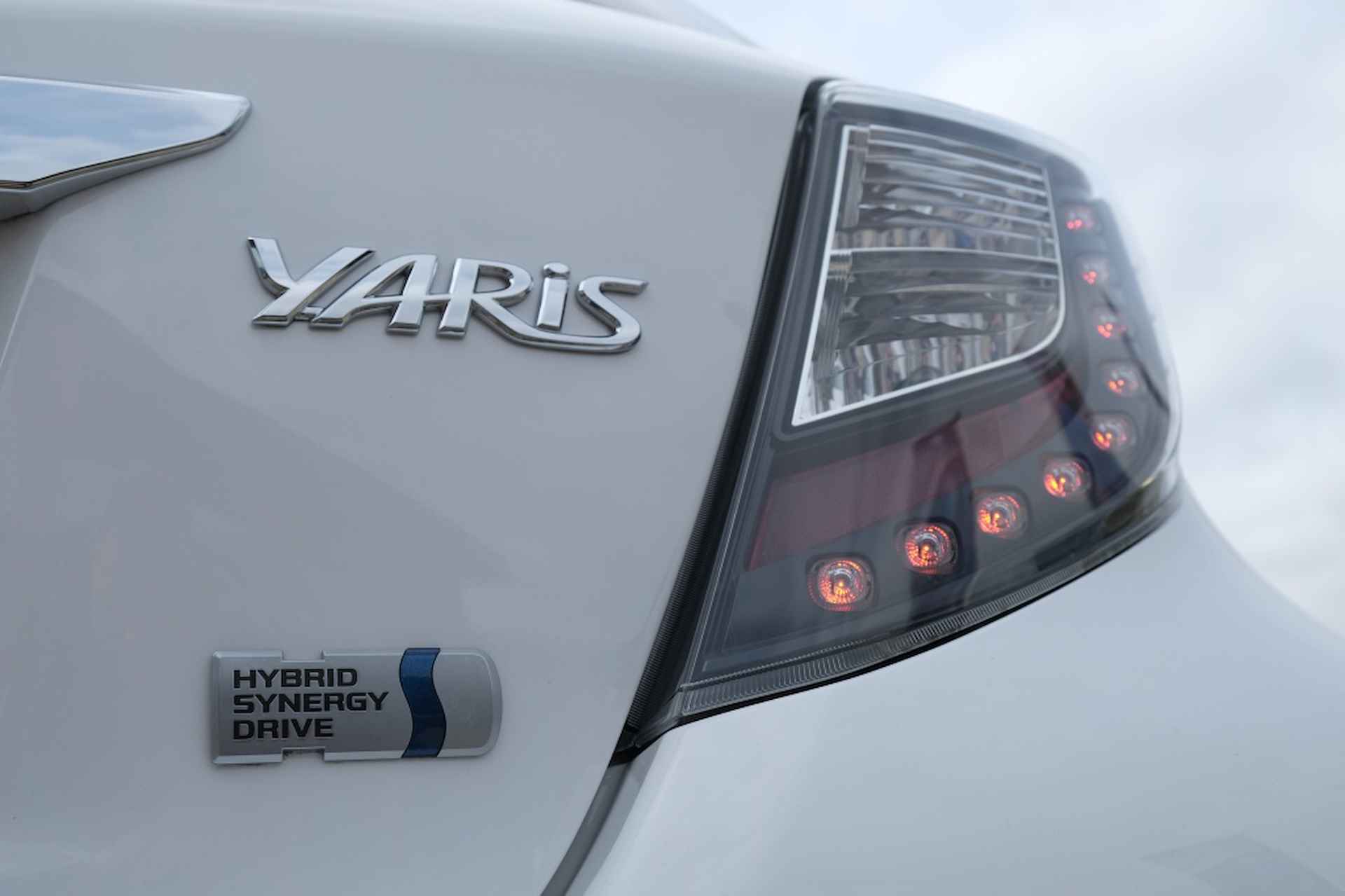 Toyota Yaris 1.5 Full Hybrid 100PK Aspiration Automaat | Climate Control | Cr - 37/40