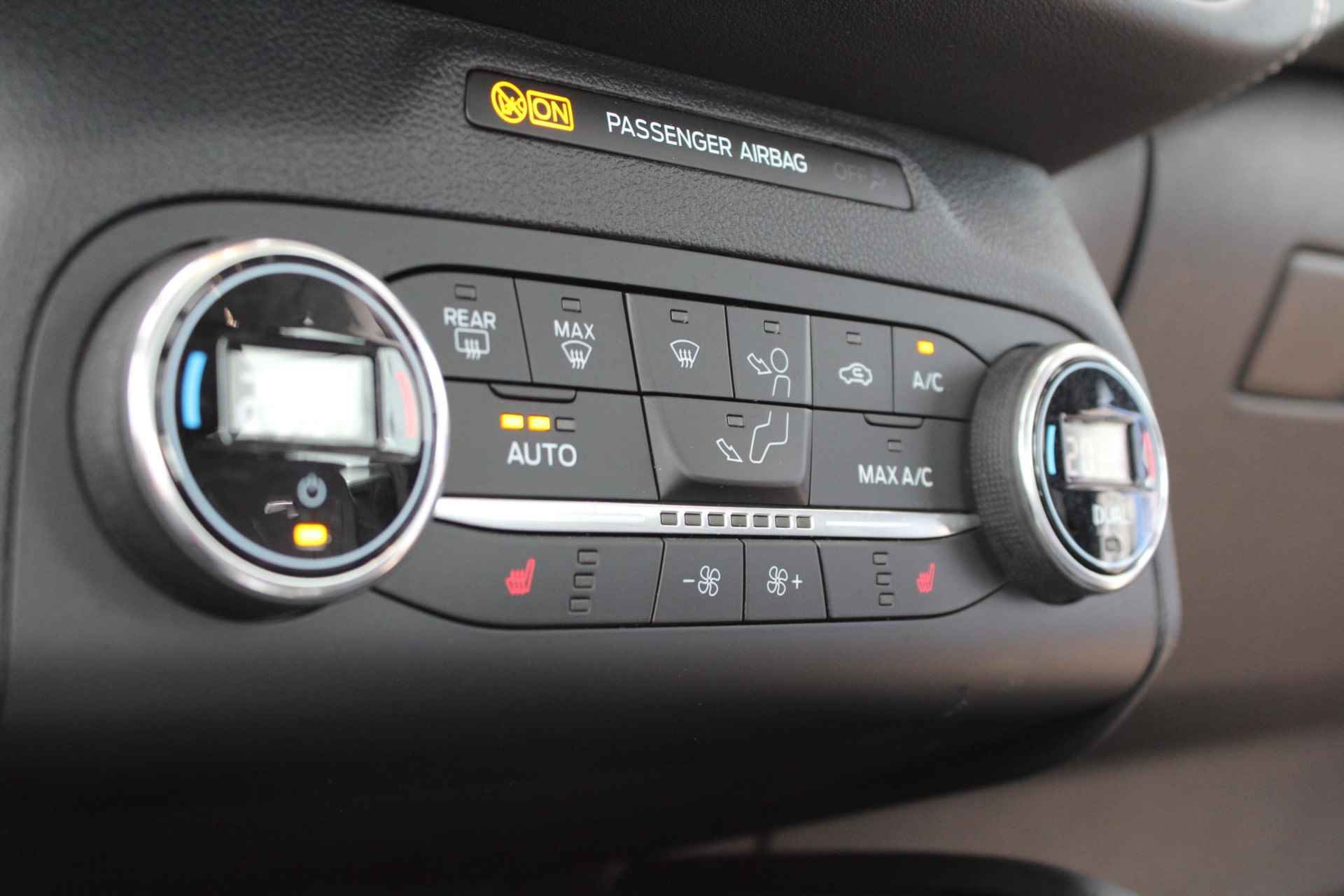 Ford Kuga 2.5 PHEV Vignale | Trekhaak | Stoelverwarming | Climate Control | Navigatie | B&O Audio | - 33/45
