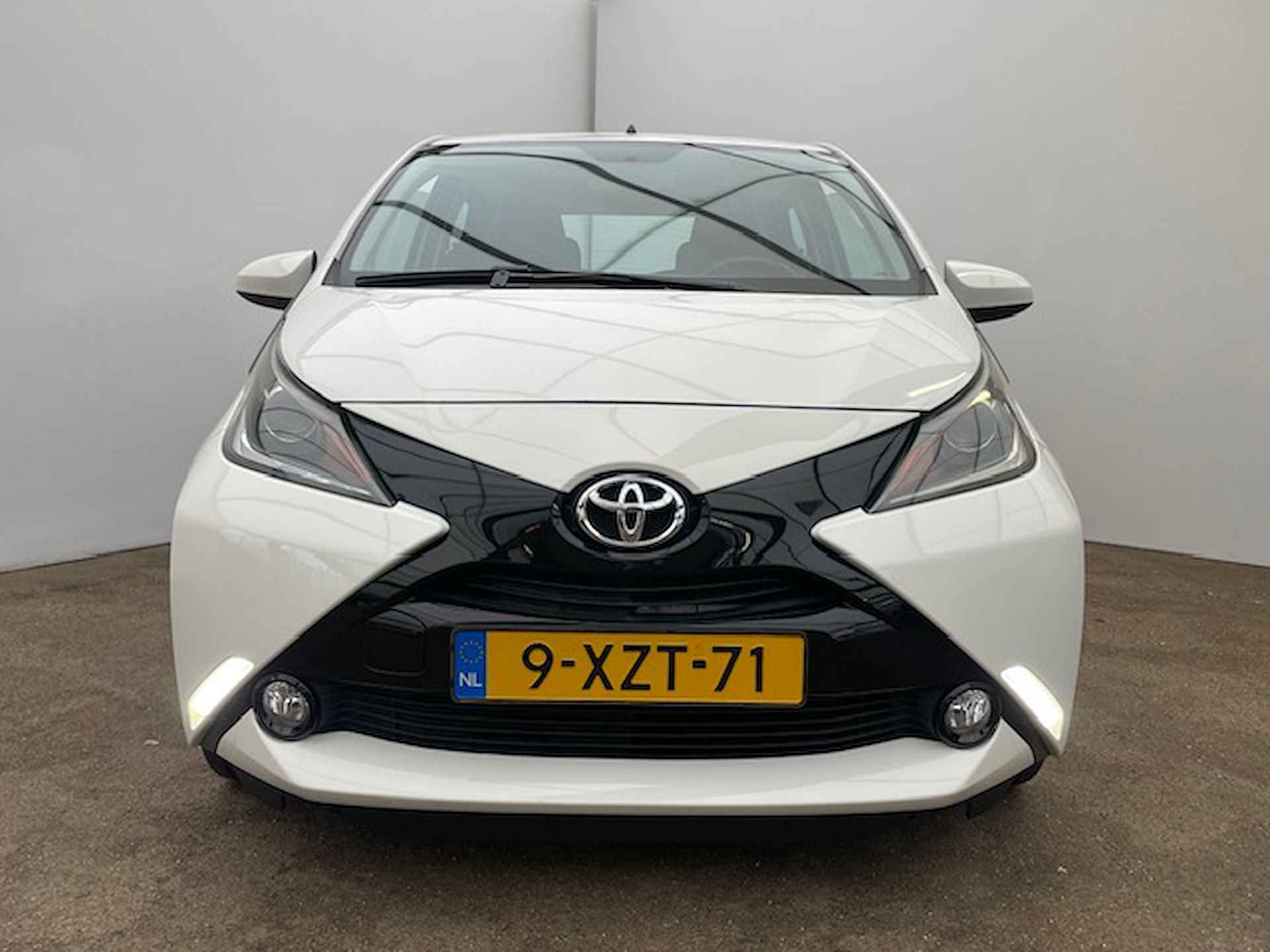 Toyota Aygo 1.0 VVT-i 69pk 5D x-play - 2/14