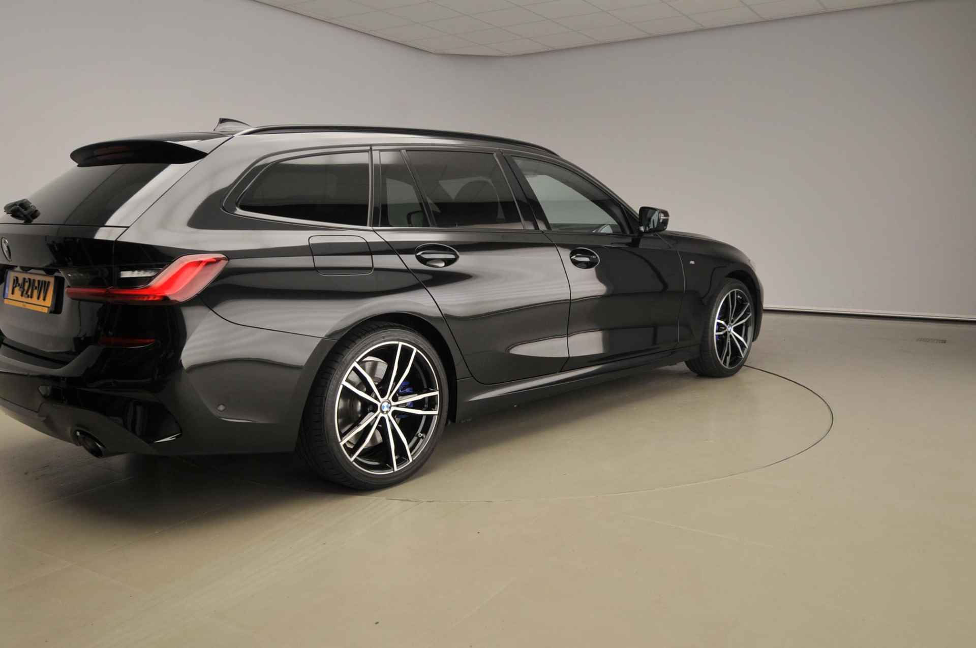 BMW 3-Serie Touring 330e | M-Sportpakket | Laserlicht | HUD | Schuifdak | trekhaak | Elektr. zetels | DAB | Hifi speakers | Alu 19 inch - 3/58