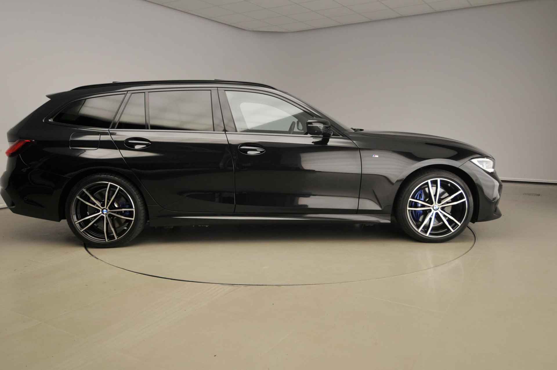 BMW 3-Serie Touring 330e | M-Sportpakket | Laserlicht | HUD | Schuifdak | trekhaak | Elektr. zetels | DAB | Hifi speakers | Alu 19 inch - 4/58