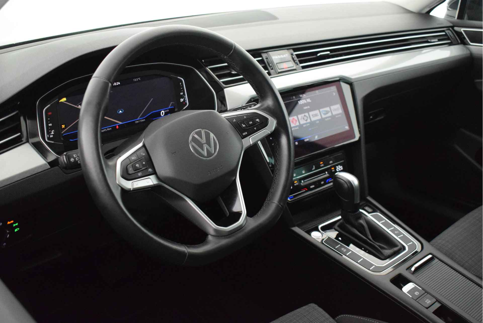 Volkswagen Passat Variant 2.0 TDI 150pk DSG Business Trekhaak Keyless Virtual Cockpit Navigatie - 9/45