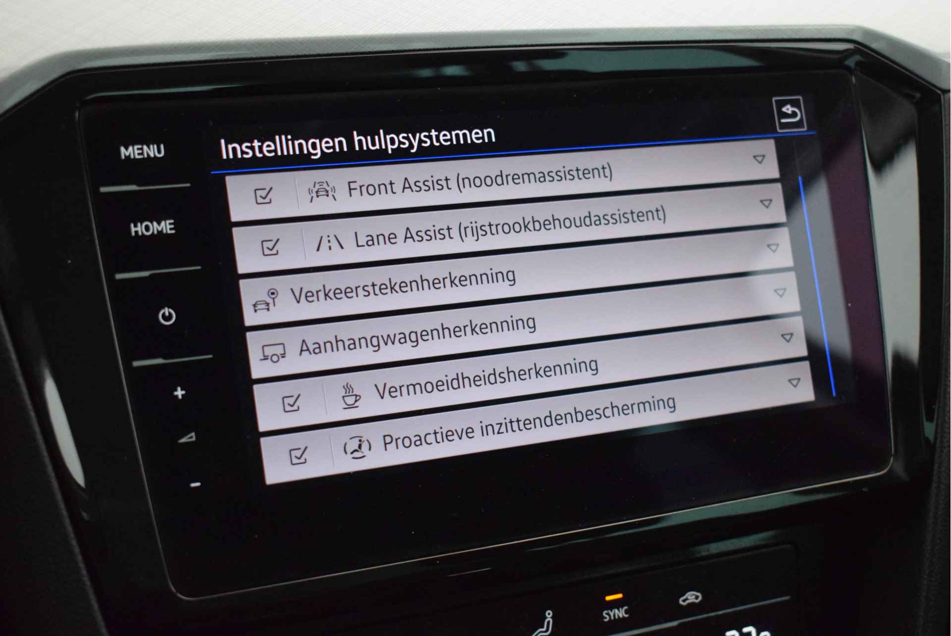 Volkswagen Passat Variant 2.0 TDI 150pk DSG Business Trekhaak Keyless Virtual Cockpit Navigatie - 24/45