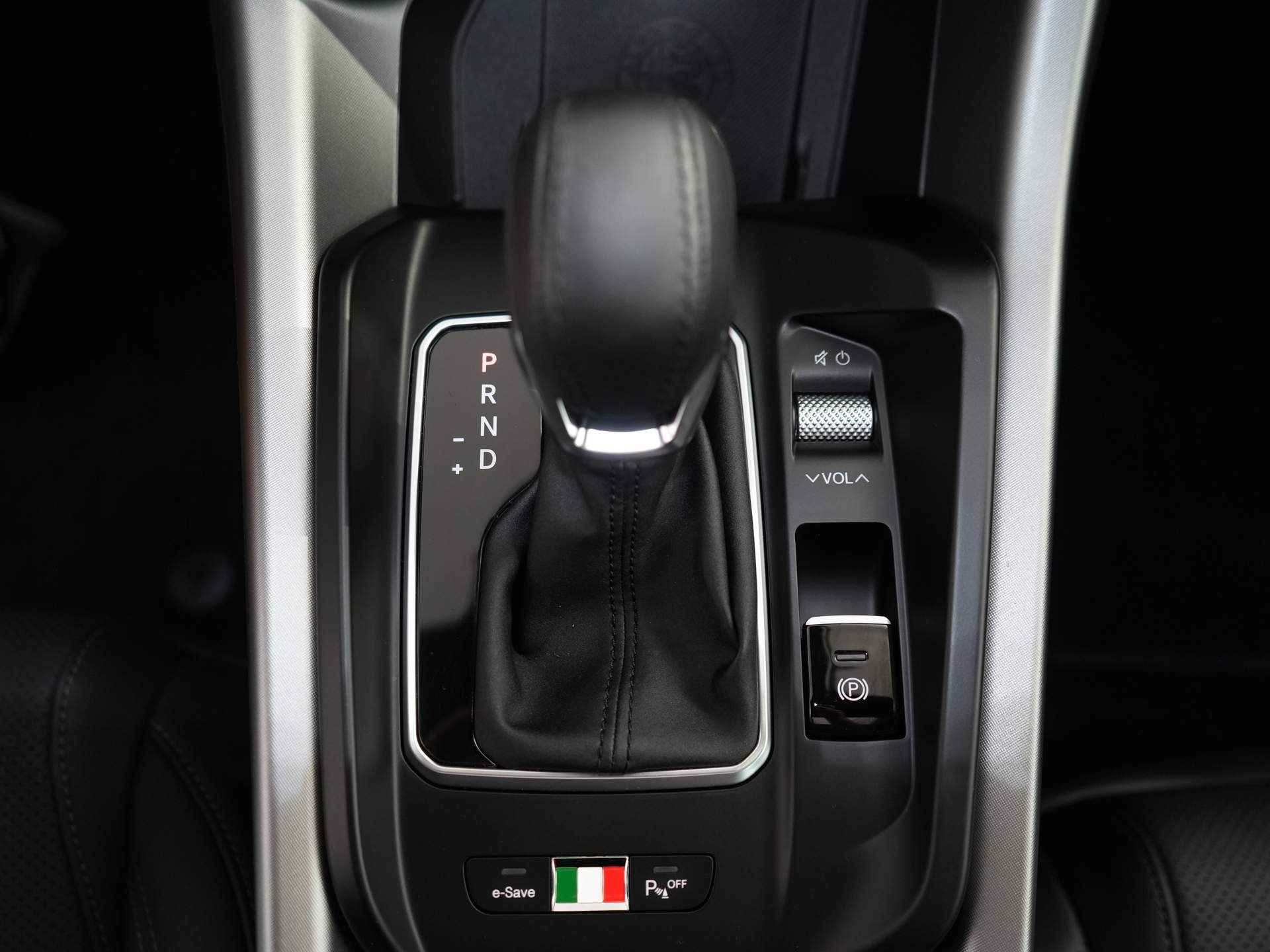 Alfa Romeo Tonale 1.3T PHEV Edizione Speciale | Automaat | Elek. schuif-/ kanteldak | klima | Harman/ Kardon | Adaptieve cruise | Navi | Leder | E - 23/38