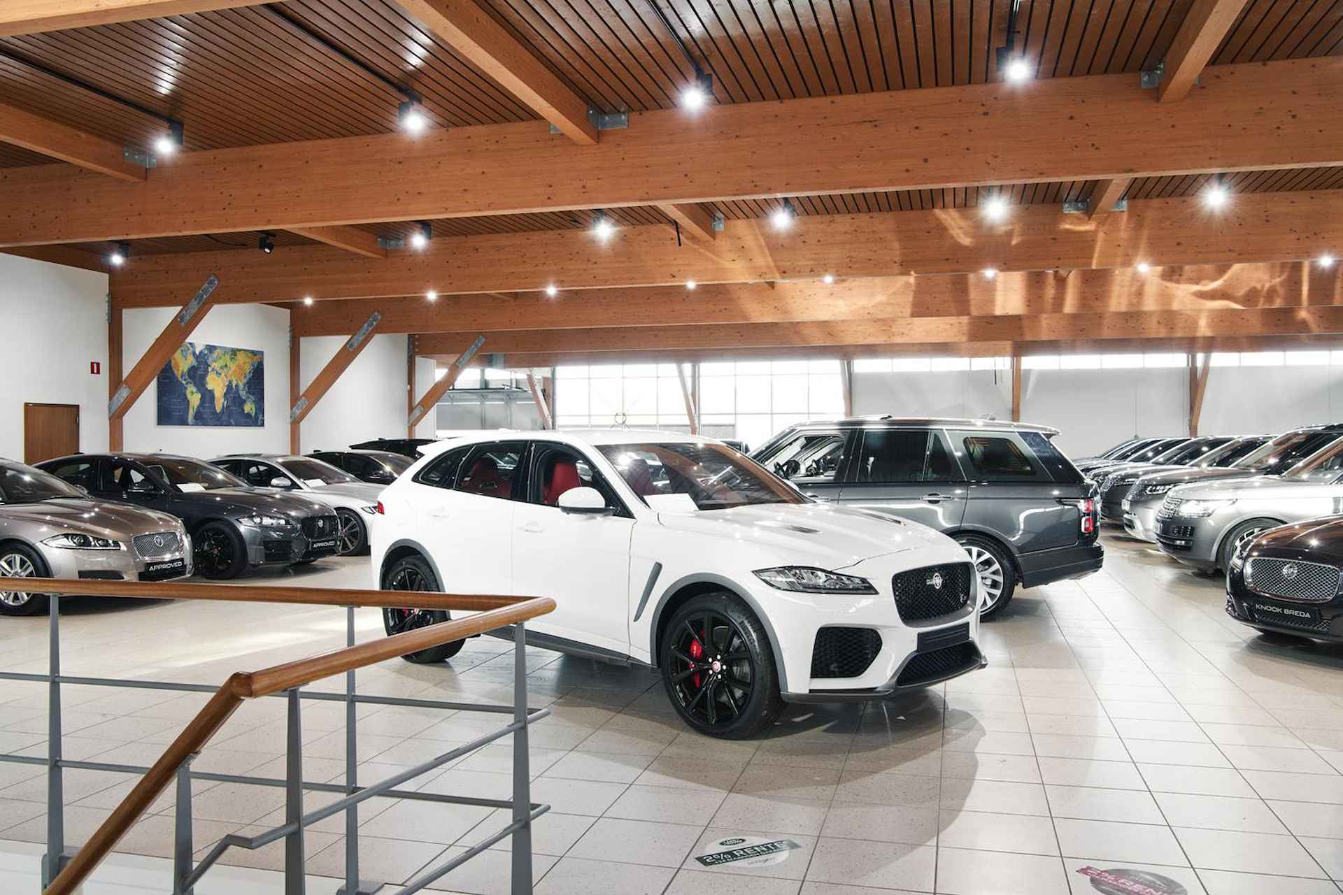 Jaguar F-PACE P400e PHEV R-Dynamic Black - 31/38