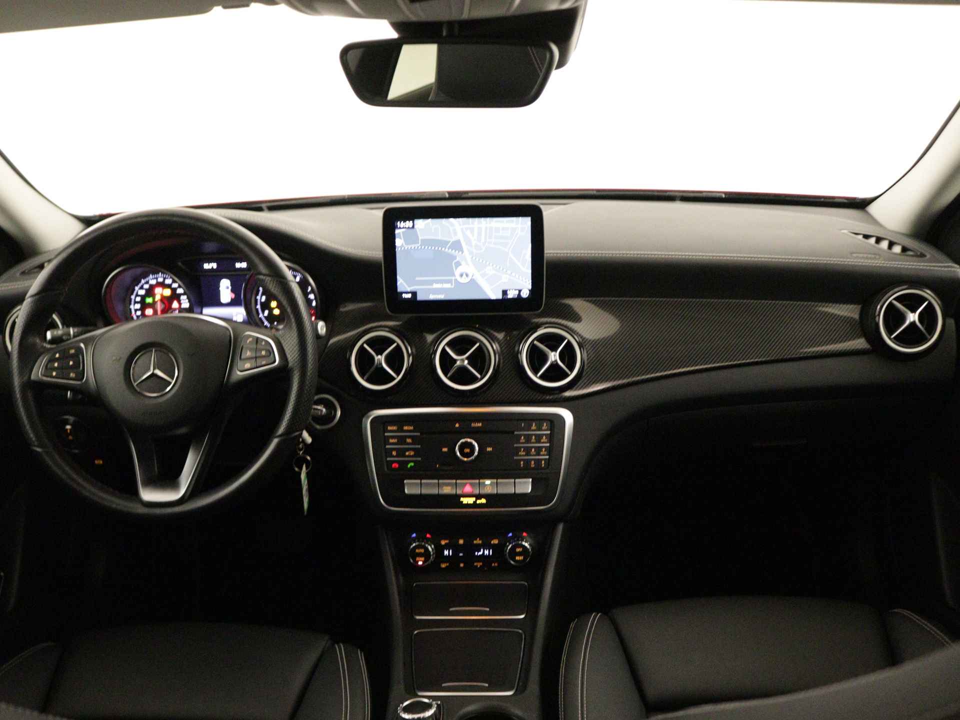 Mercedes-Benz GLA 200 AMG Premium Plus Limited | Multispaaks lichtmetalen velgen | Treeplanken | Navigatie | Parking support | Leder bekleding | inclusief 24 maanden MB Certified garantie voor europa - 5/39