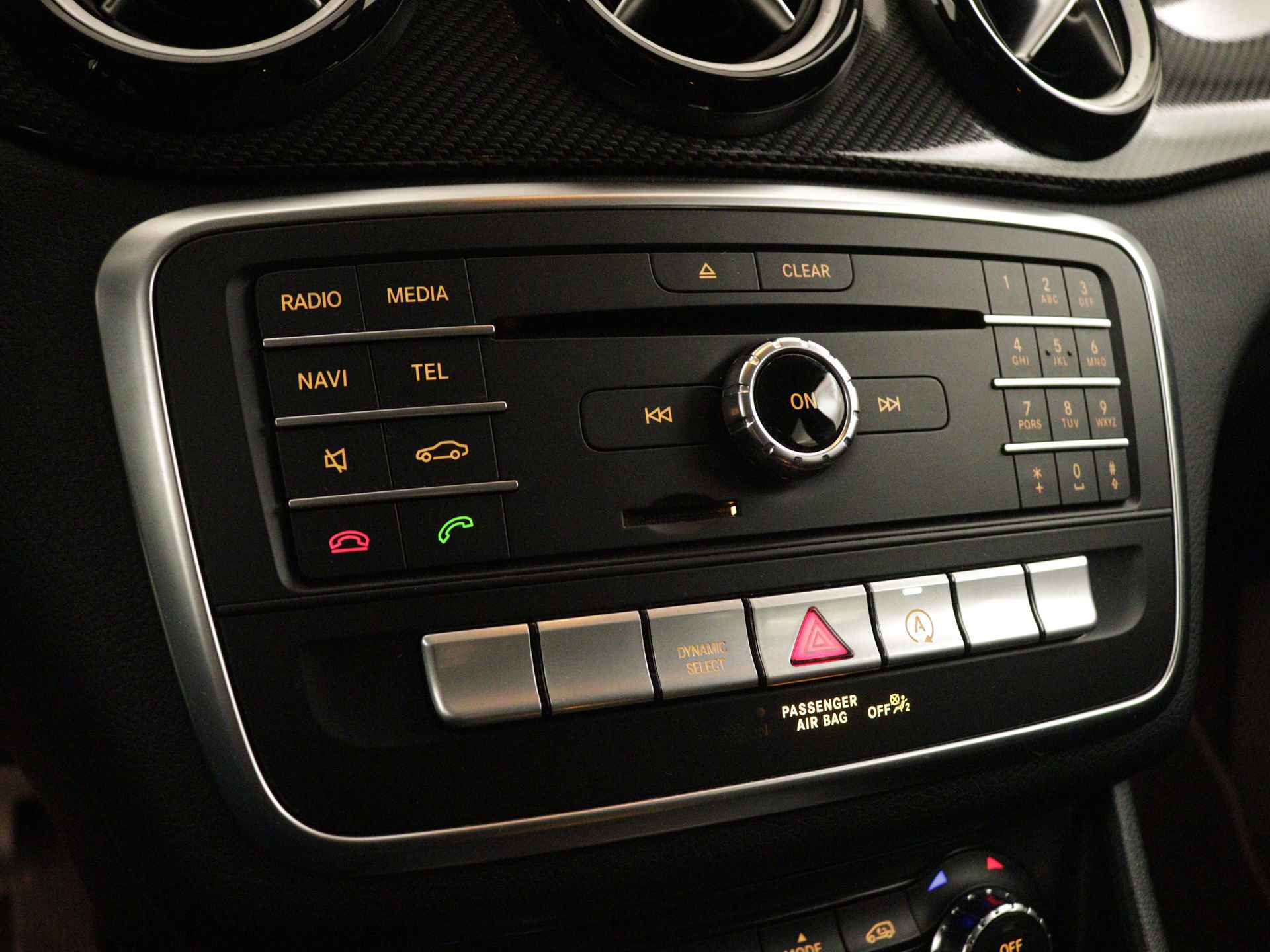 Mercedes-Benz GLA 200 AMG Premium Plus Limited | Multispaaks lichtmetalen velgen | Treeplanken | Navigatie | Parking support | Leder bekleding | inclusief 24 maanden MB Certified garantie voor europa - 11/39