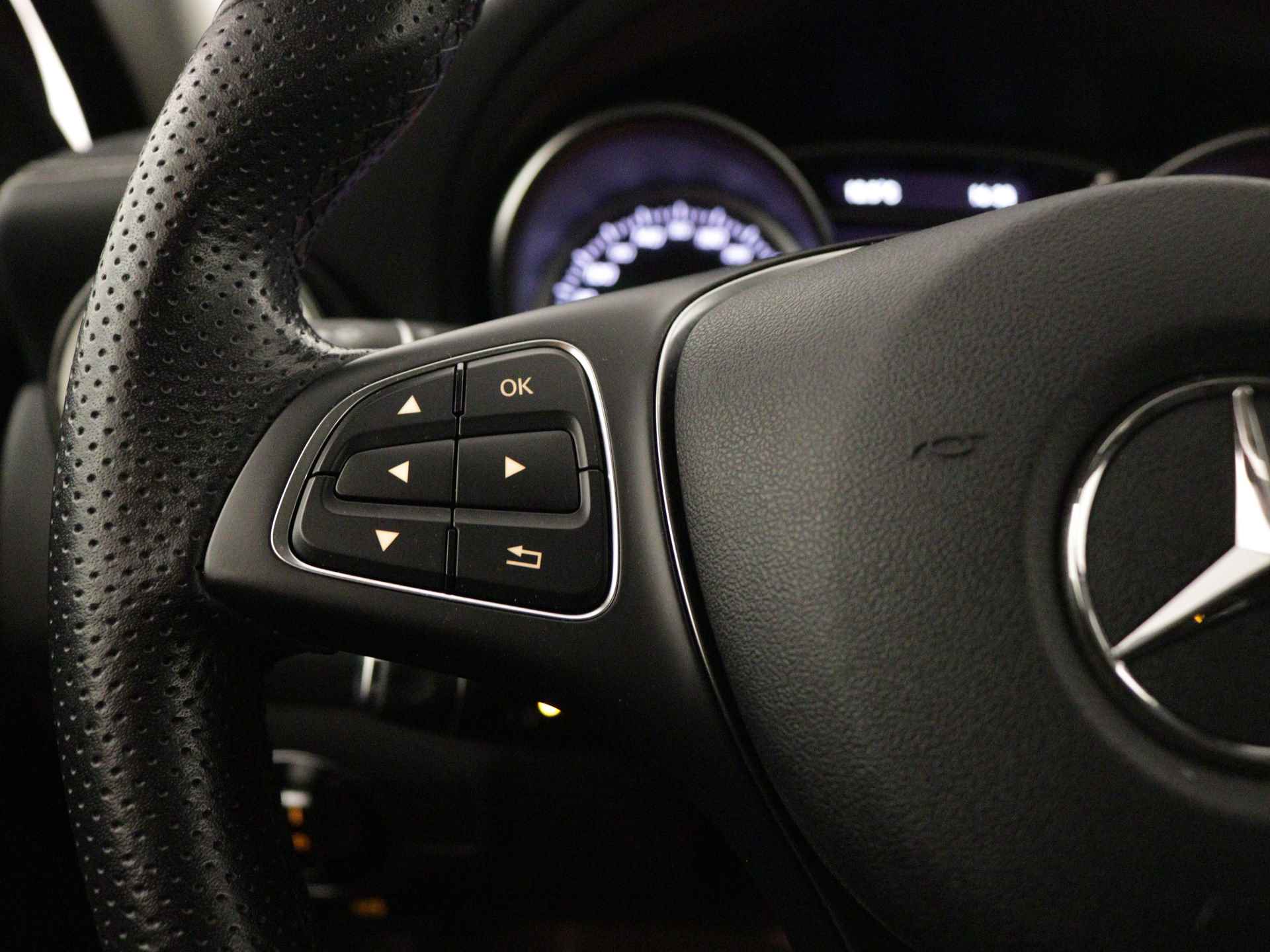 Mercedes-Benz GLA 200 AMG Premium Plus Limited | Multispaaks lichtmetalen velgen | Treeplanken | Navigatie | Parking support | Leder bekleding | inclusief 24 maanden MB Certified garantie voor europa - 21/39