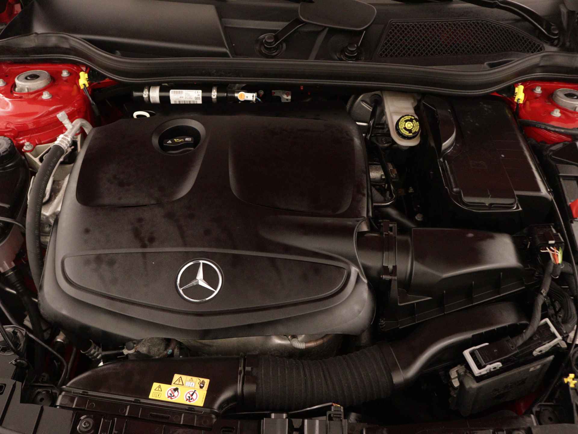 Mercedes-Benz GLA 200 AMG Premium Plus Limited | Multispaaks lichtmetalen velgen | Treeplanken | Navigatie | Parking support | Leder bekleding | inclusief 24 maanden MB Certified garantie voor europa - 36/39