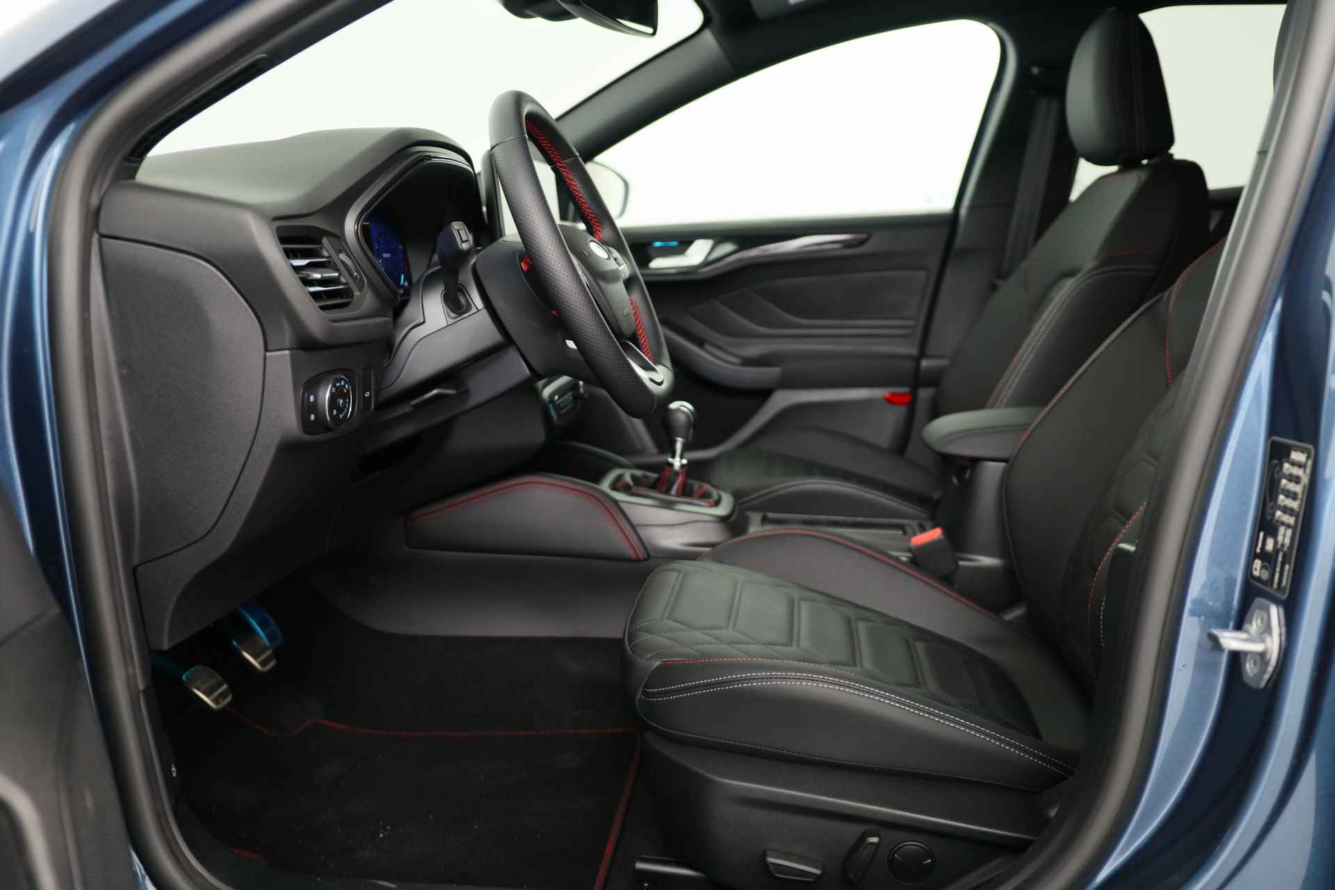 Ford Focus Wagon 1.0 EcoBoost Hybrid ST Line X | Direct Leverbaar! | Drivers Assistance Pack | Winter Pack | Parking Pack | Elektrische Ach - 33/40