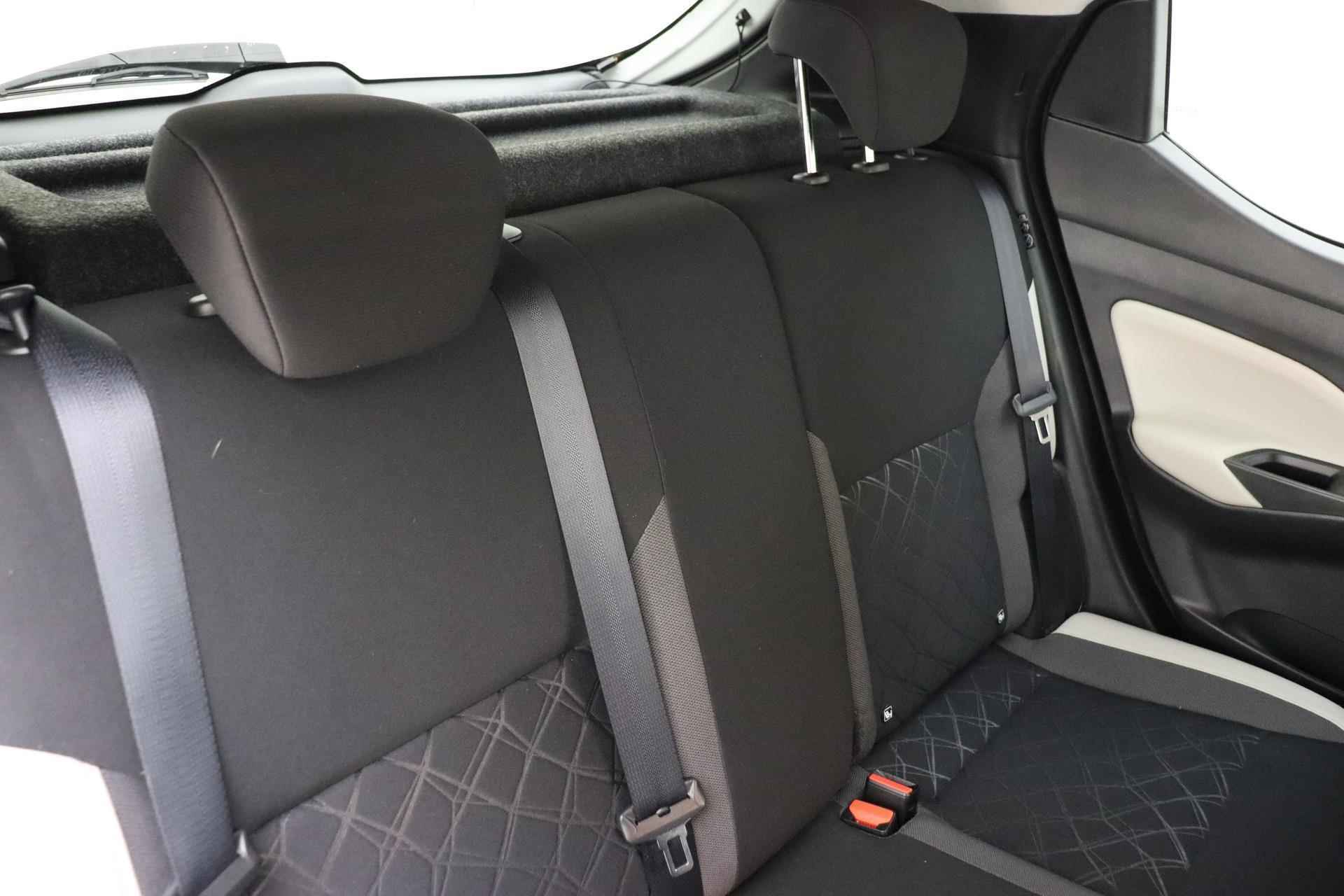 Nissan Micra 1.0 IG-T N-Connecta | Navigatie via Apple Carplay | Airco | Parkeersensoren | Cruise control | Getint glas | Lichtmetalen velgen - 15/32