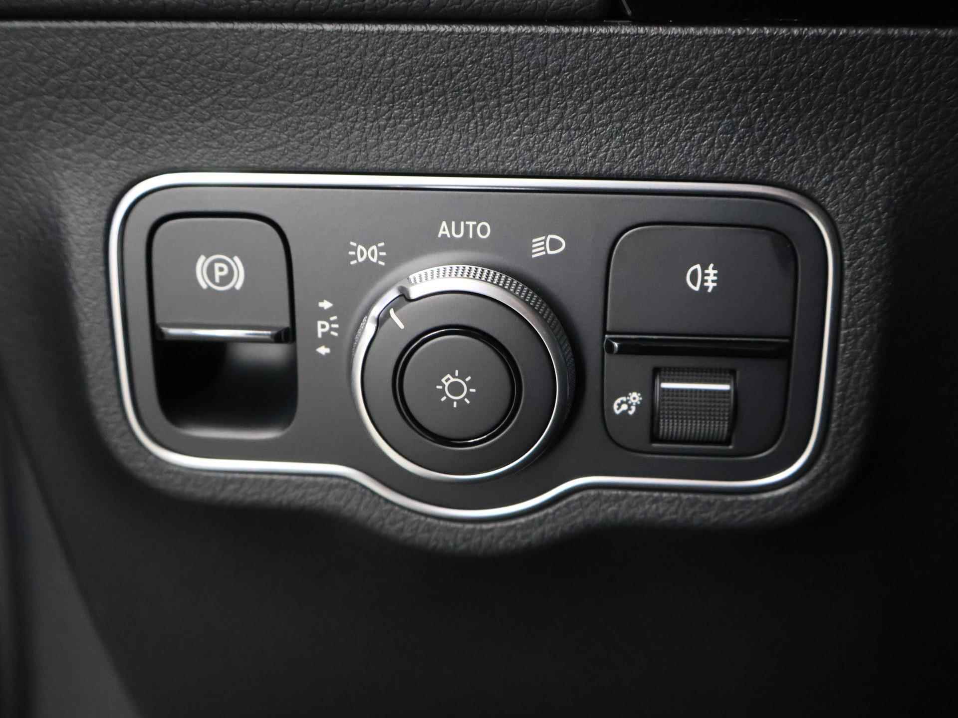 Mercedes-Benz EQA 250+ Business Edition 71 kWh Panoramadak | 360gr camera | Getinte ramen achter | Led verlichting | Sfeerverlichting - 38/49