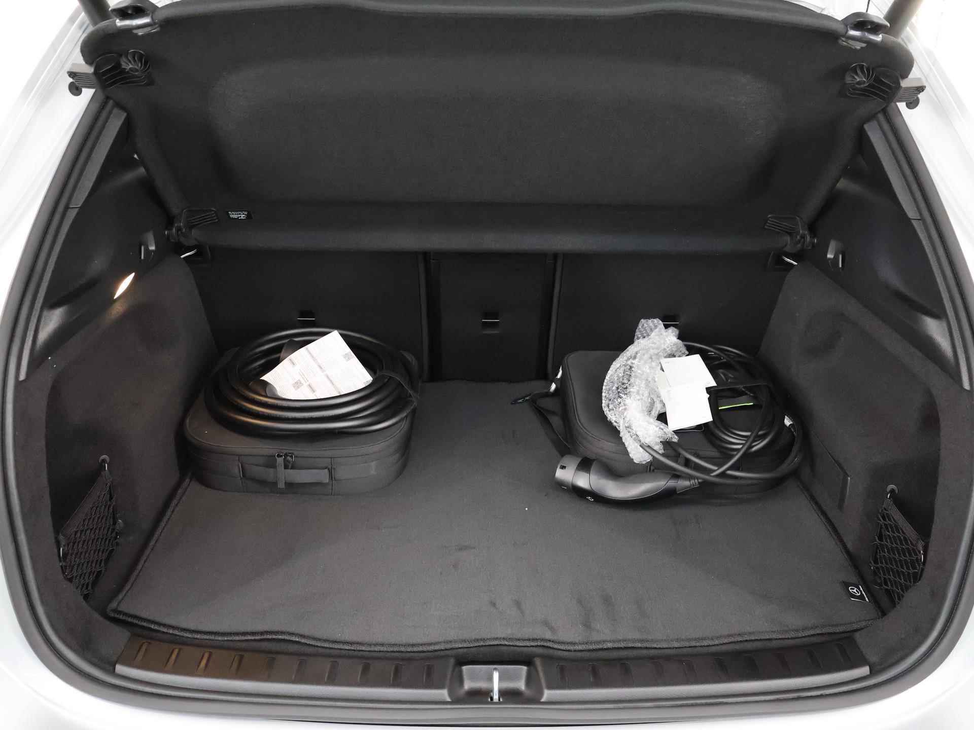 Mercedes-Benz EQA 250+ Business Edition 71 kWh Panoramadak | 360gr camera | Getinte ramen achter | Led verlichting | Sfeerverlichting - 44/49