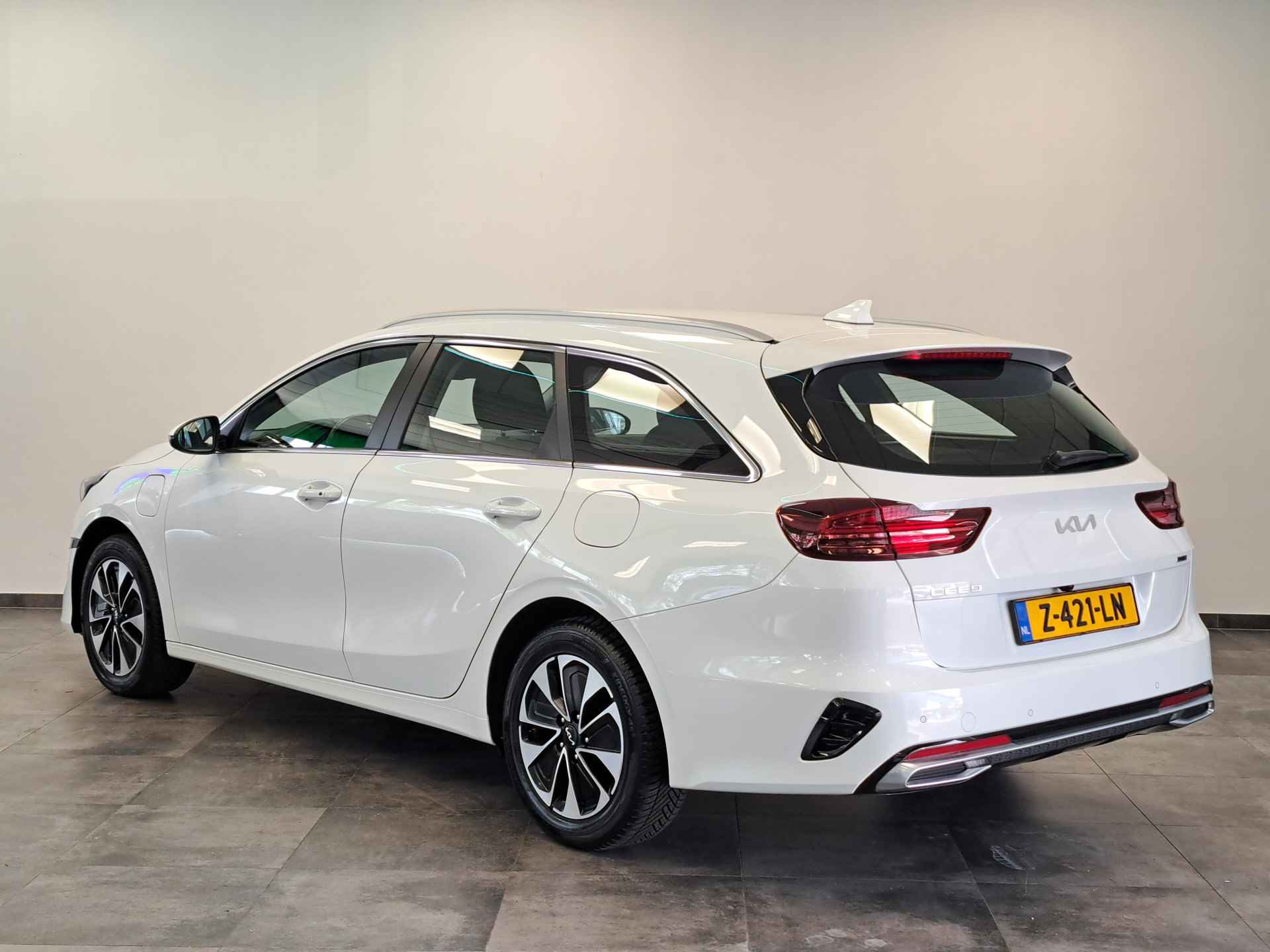 Kia Ceed Sportswagon 1.6 GDI PHEV DynamicLine Automaat, Navigatie PDC, Apple Carplay . 2 jaar garantie mogelijk* (vraag naar de voorwaarden) - 5/29