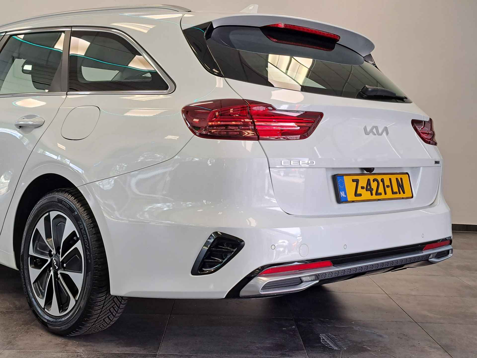 Kia Ceed Sportswagon 1.6 GDI PHEV DynamicLine Automaat, Navigatie PDC, Apple Carplay . 2 jaar garantie mogelijk* (vraag naar de voorwaarden) - 6/29